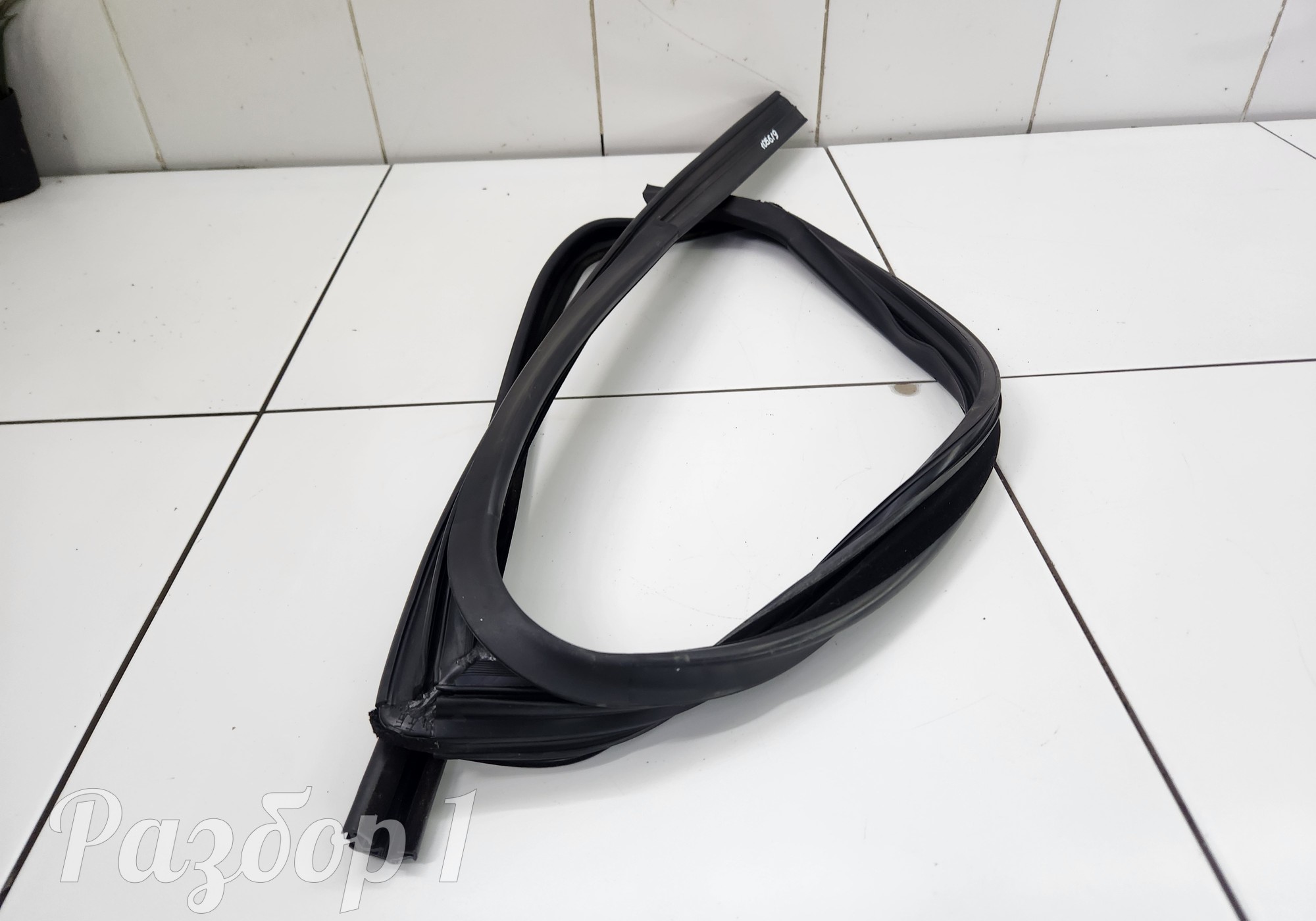 Уплотнитель стекла задней левой двери для Faw Bestune B70 (с 2020)