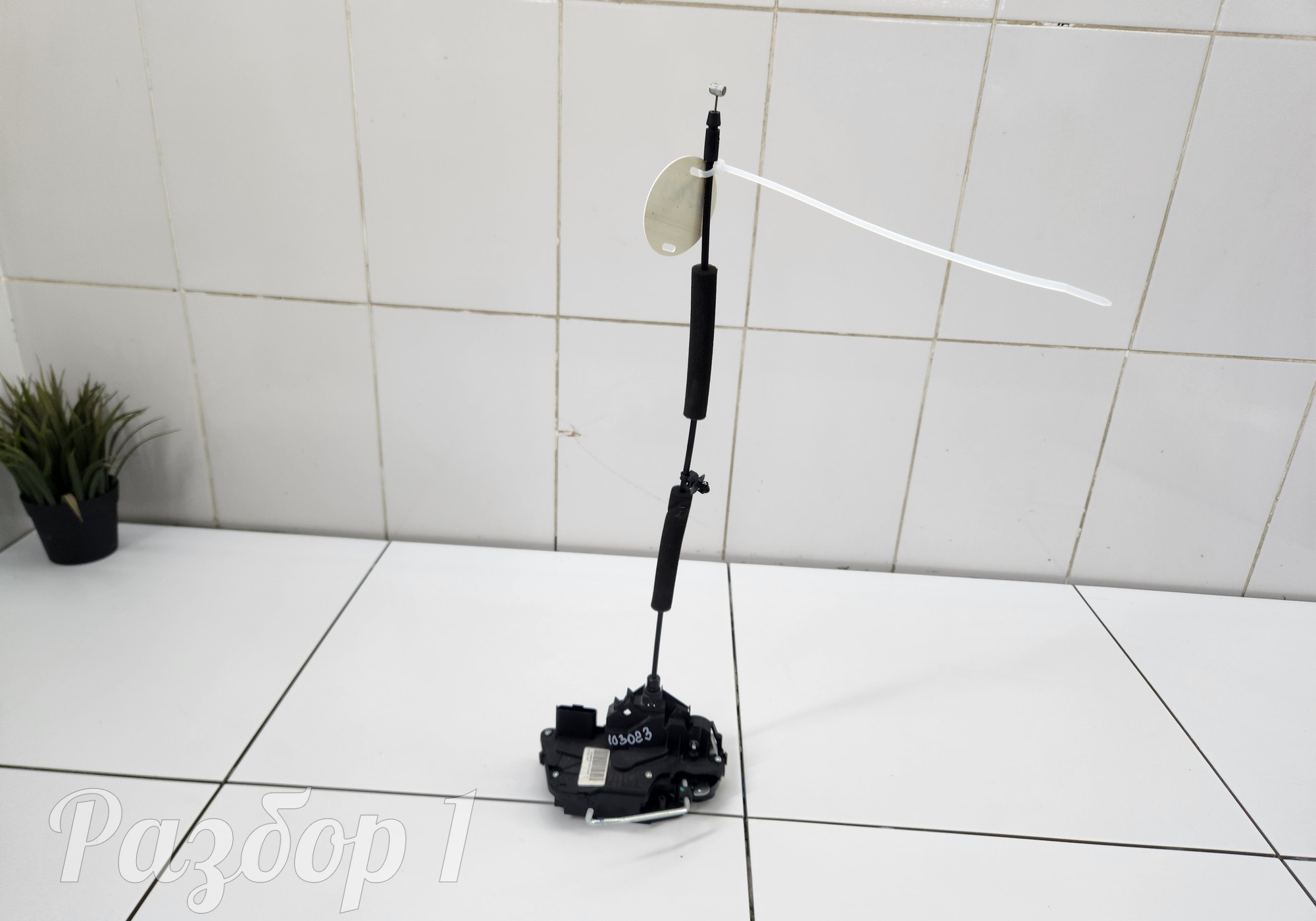 8889812981 Замок задней правой двери для Geely Emgrand (SS11) (с 2021)