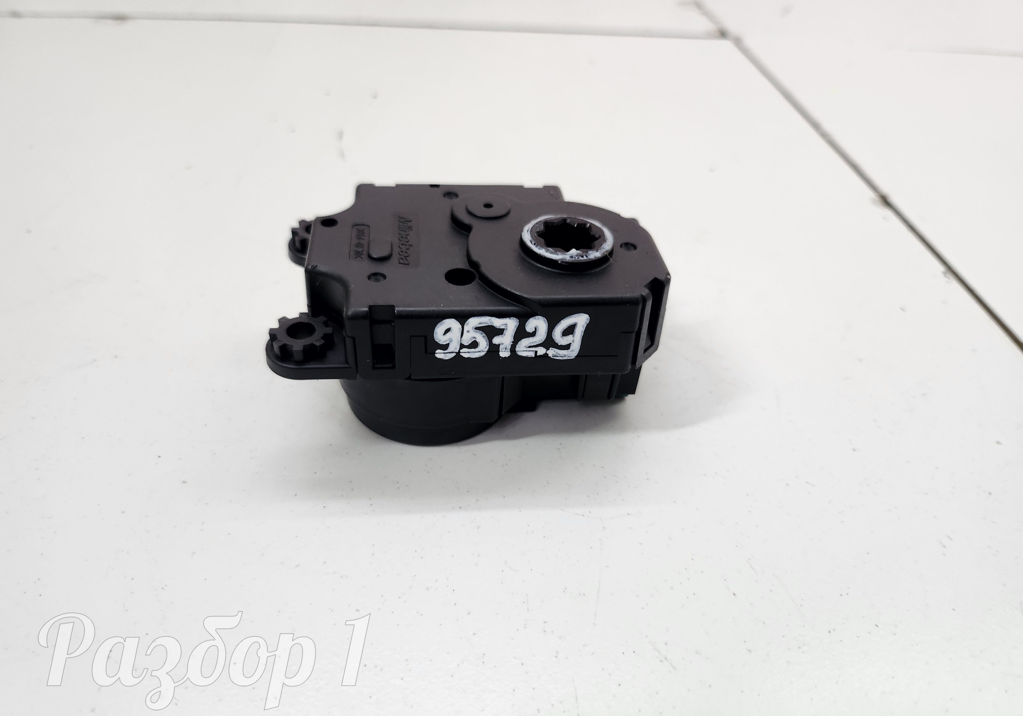 8100330XKV3AA Моторчик привода заслонок отопителя для Tank 500 (с 2021)