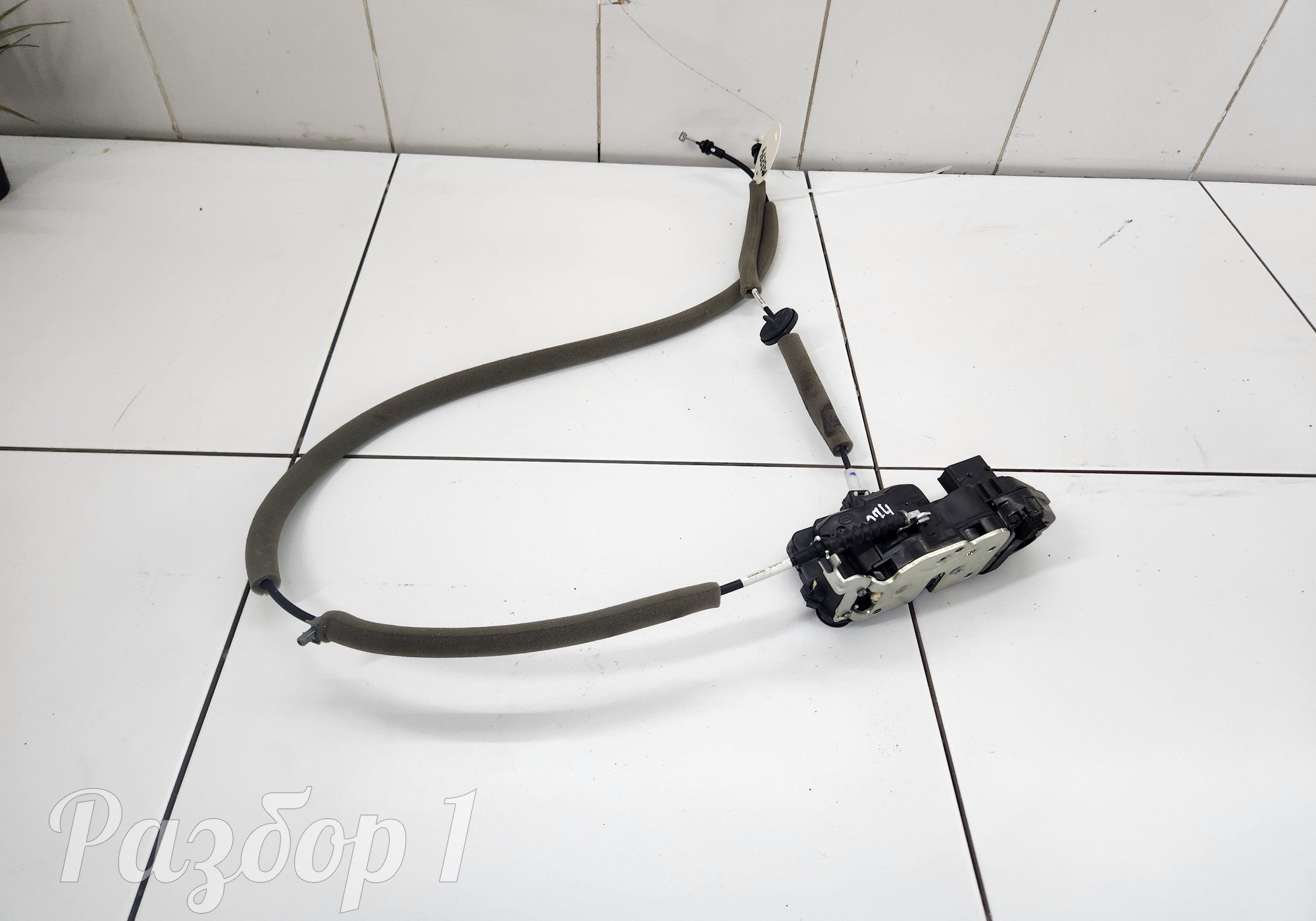 6600191257 Замок задней левой двери для Geely Tugella (с 2019)