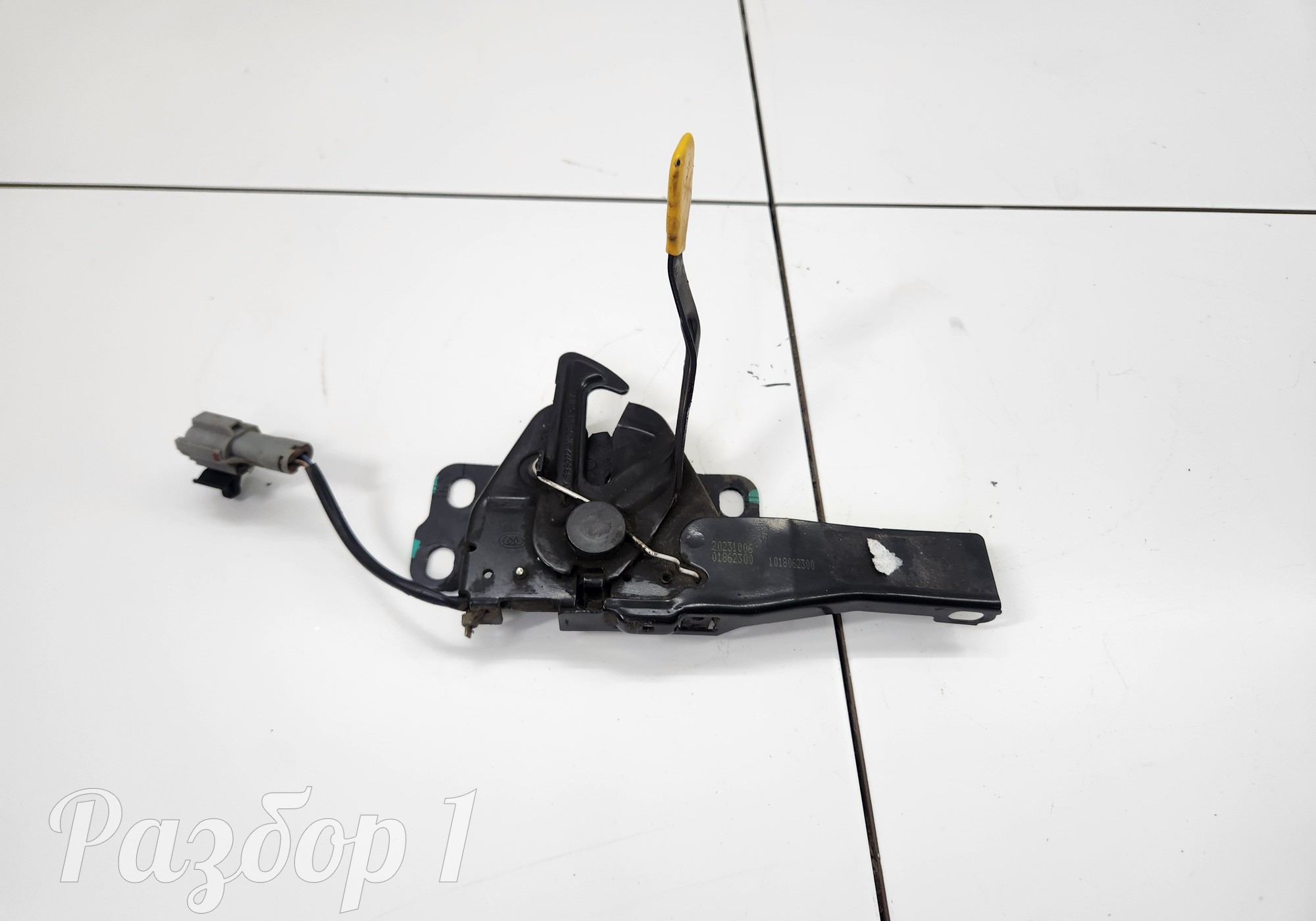 01862300 Замок капота для Geely Emgrand (SS11) (с 2021)