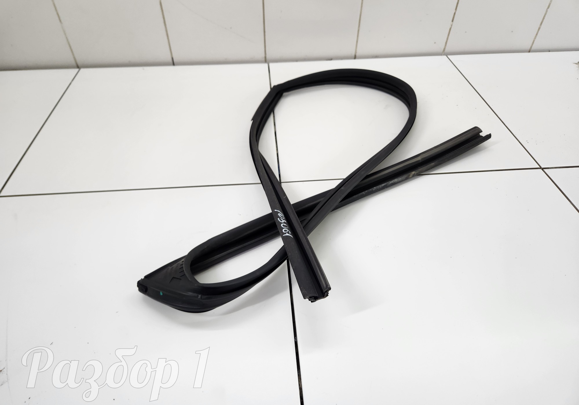 Уплотнитель стекла передней правой двери для Geely Emgrand (SS11) (с 2021)