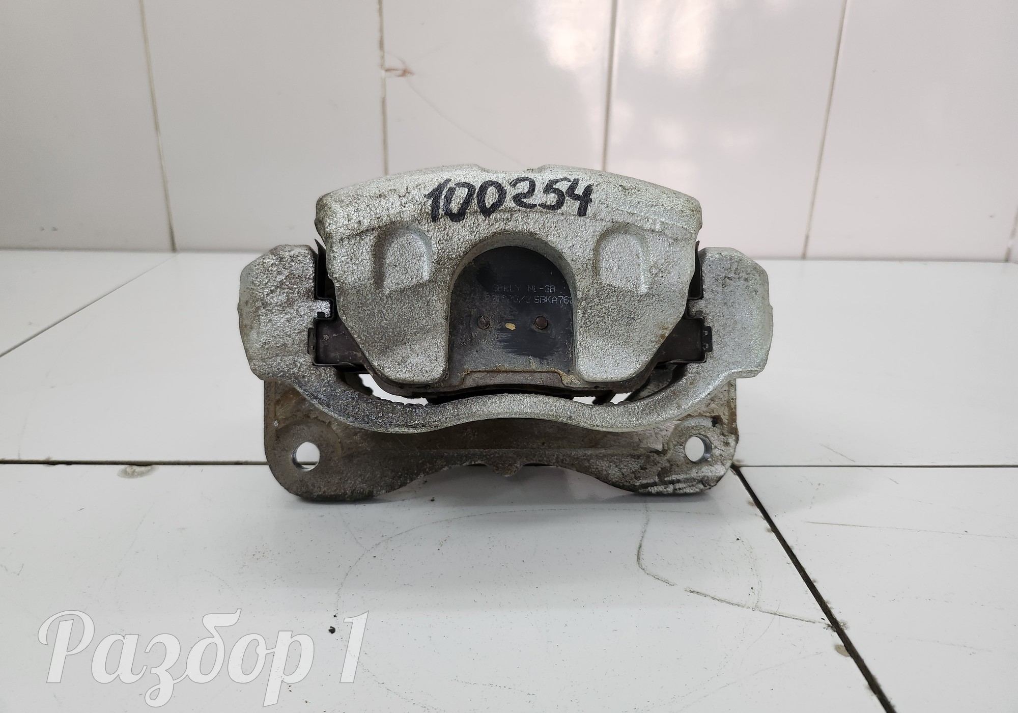 4048053800 Суппорт передний левый для Geely Atlas Pro (с 2021)