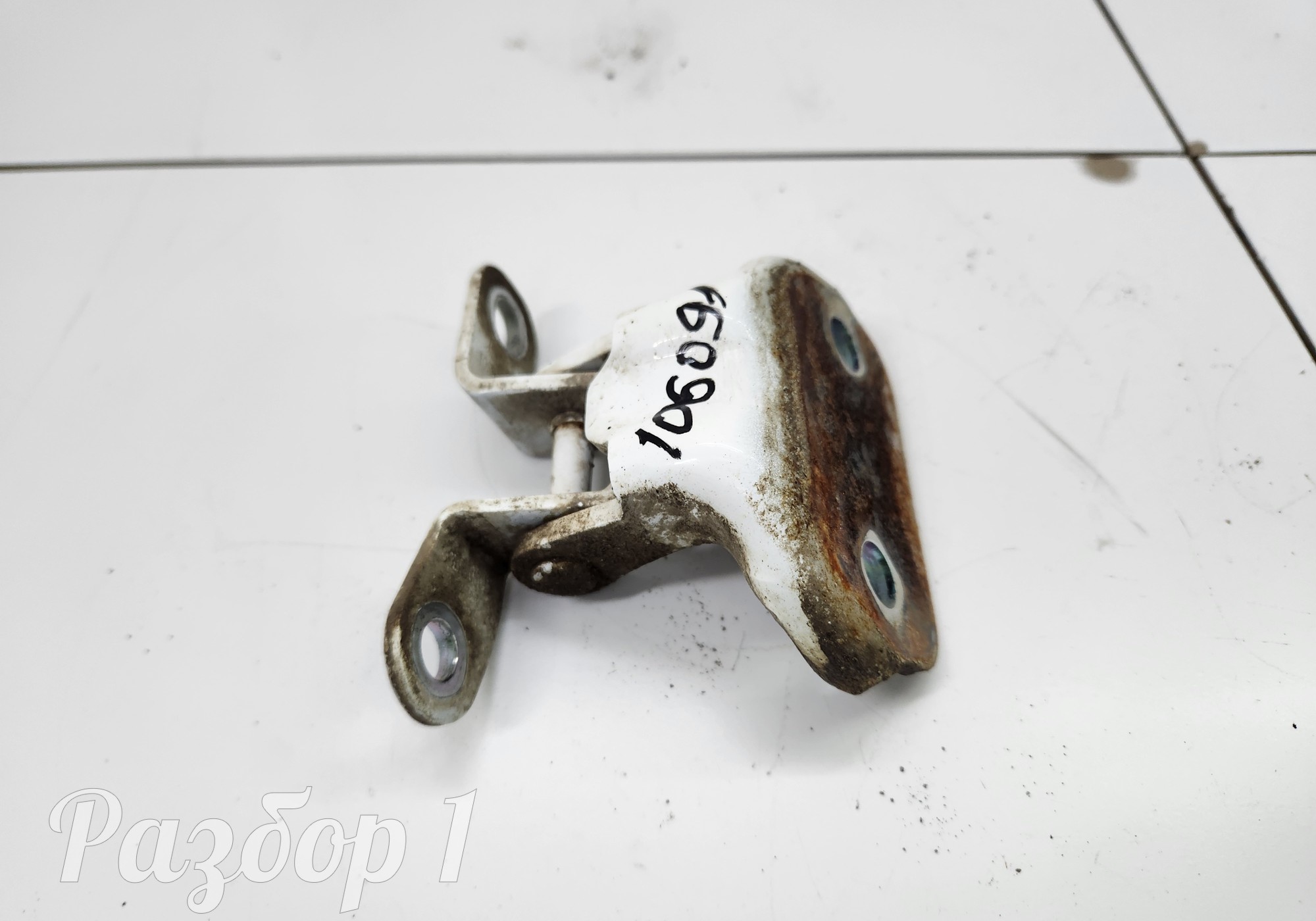 Петля двери передняя левая (низ) для Changan Alsvin (с 2018)