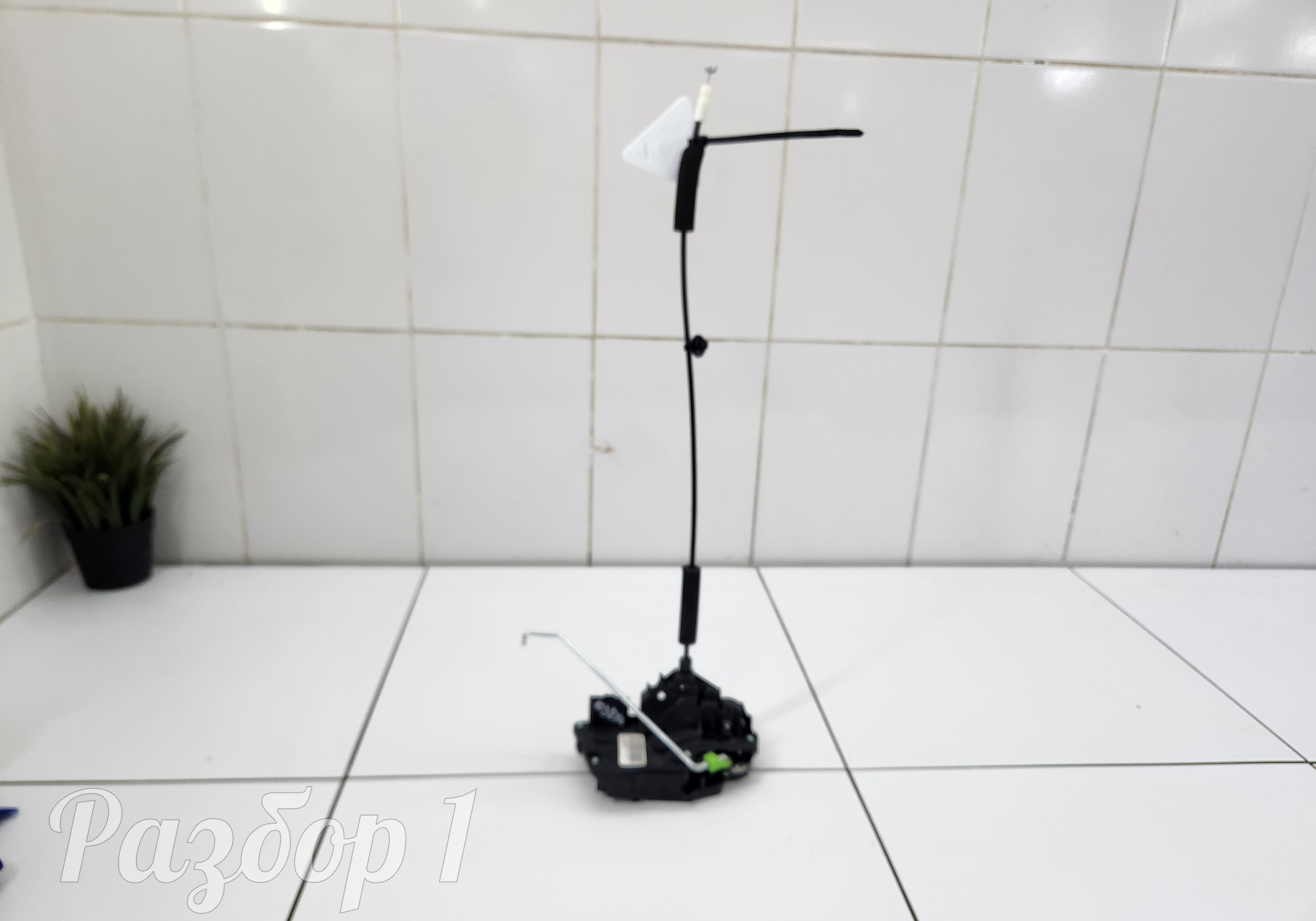 8889642842 Замок передней правой двери для Geely Emgrand (SS11) (с 2021)