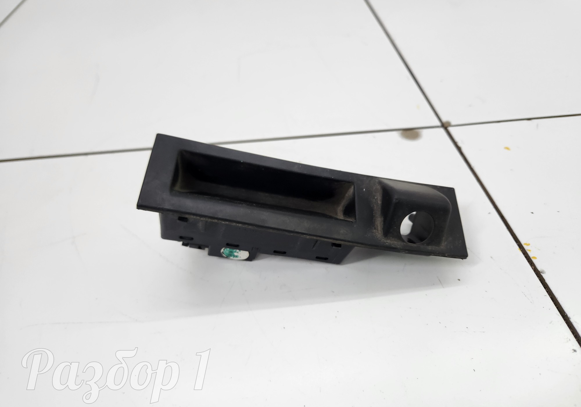 6600062702 Кнопка открывания багажника для Geely Atlas Pro (с 2021)