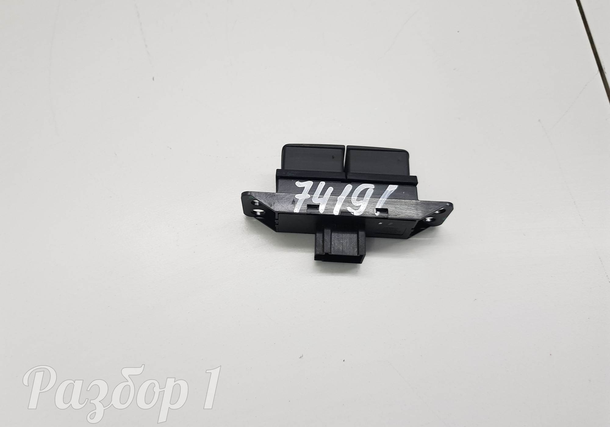 6600272828 Кнопка обогрева сидений заднего ряда для Geely Coolray (с 2020)