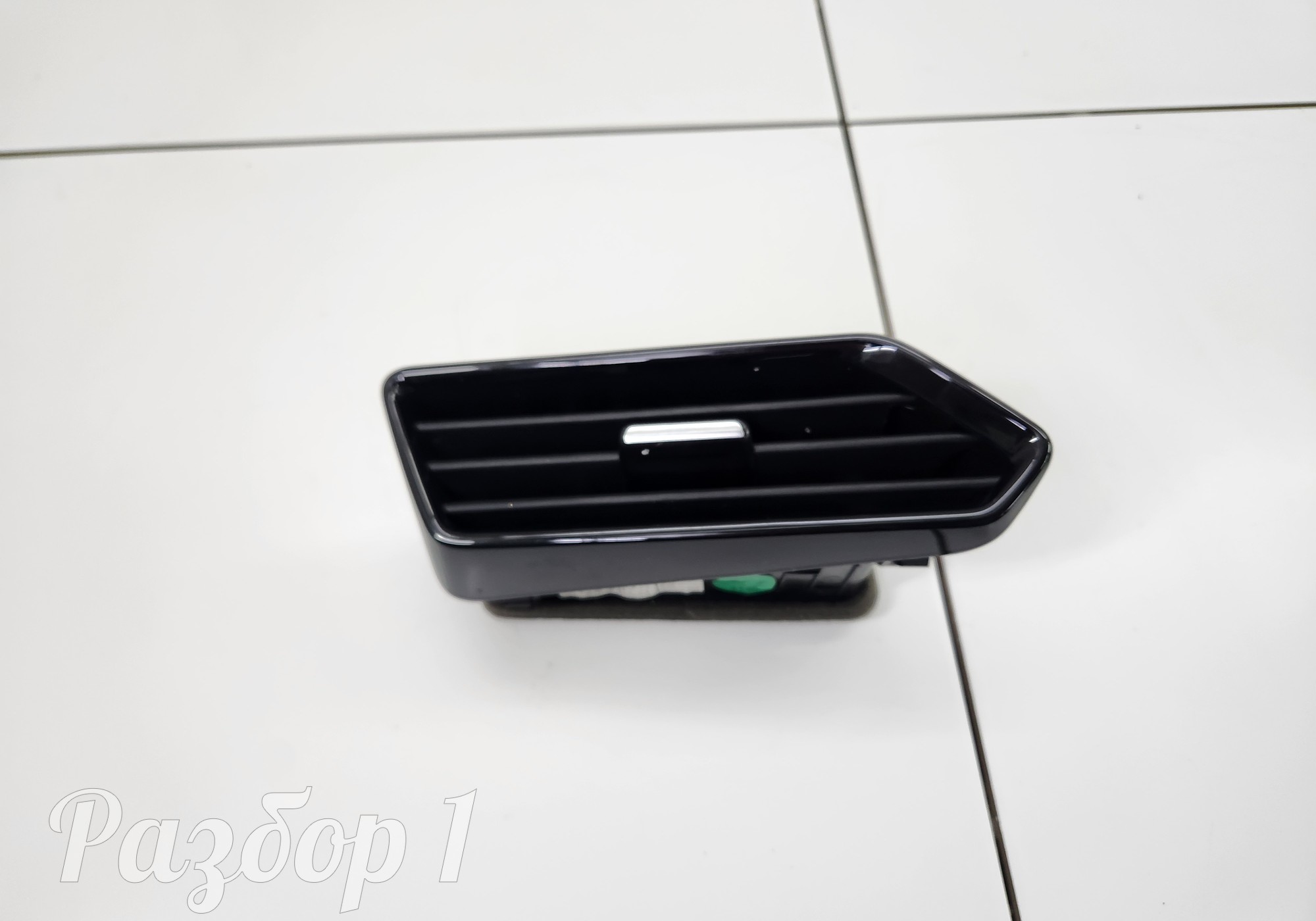 660001518 Дефлектор воздушный для Geely Tugella (с 2019)