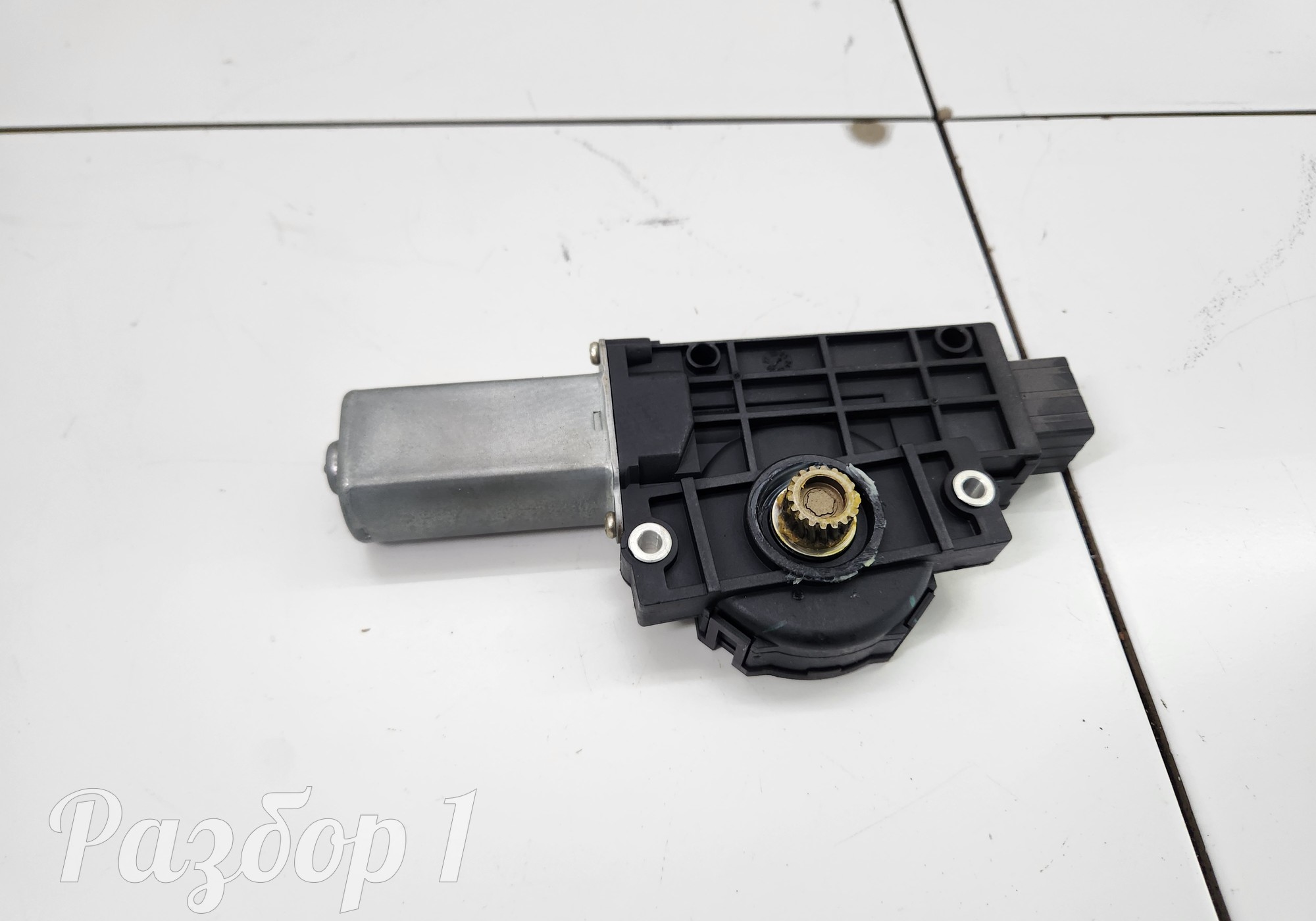 5703910P33A1 Моторчик люка для Jac T9 (с 2023)