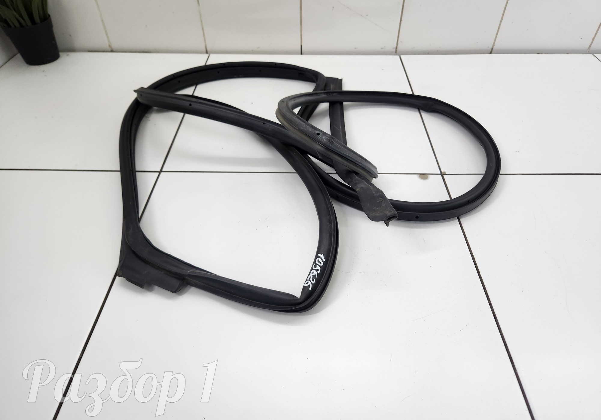 Уплотнитель задней левой двери для Faw Bestune B70 (с 2020)