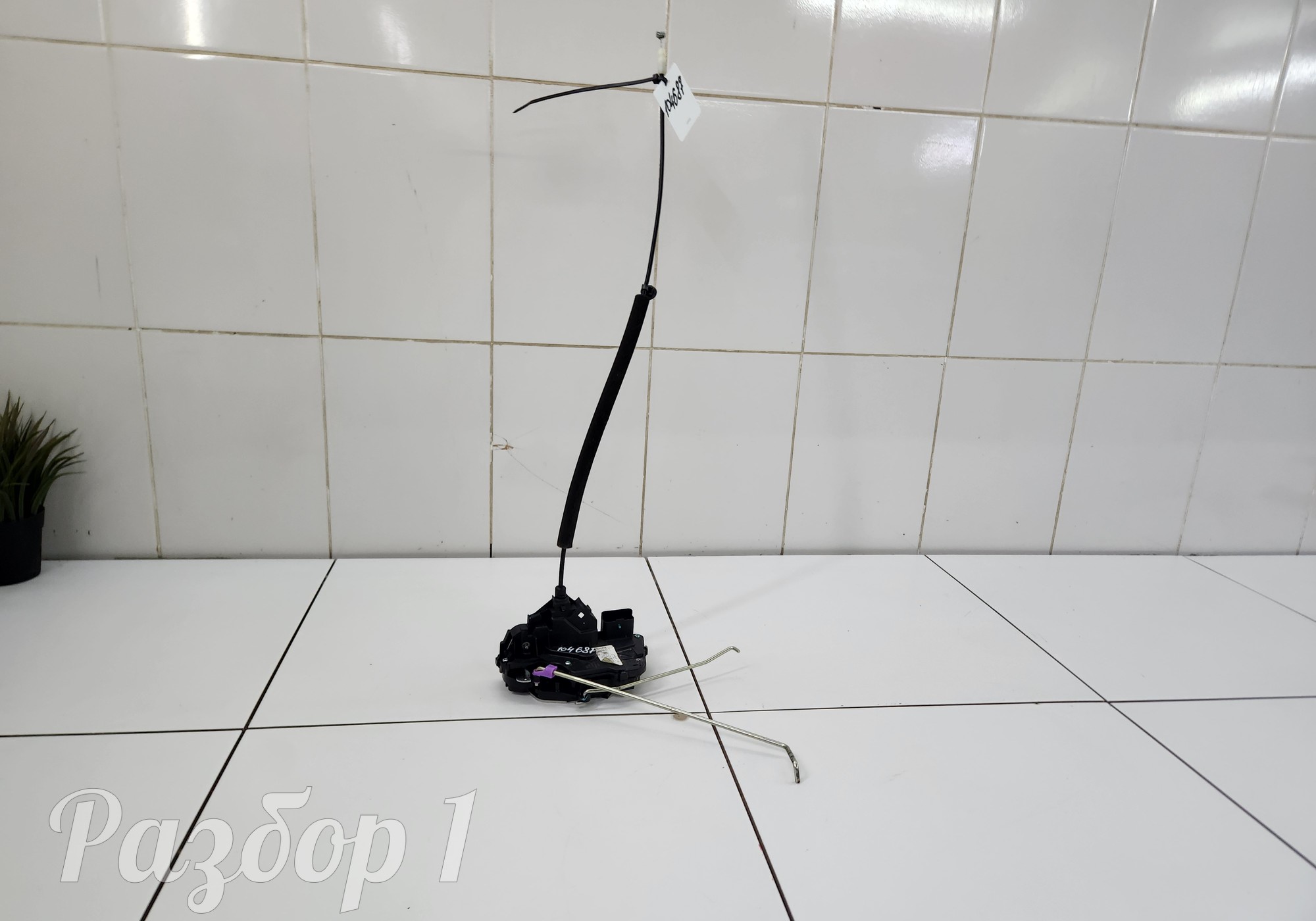 01861055 Замок двери передний левый для Geely Coolray (с 2020)