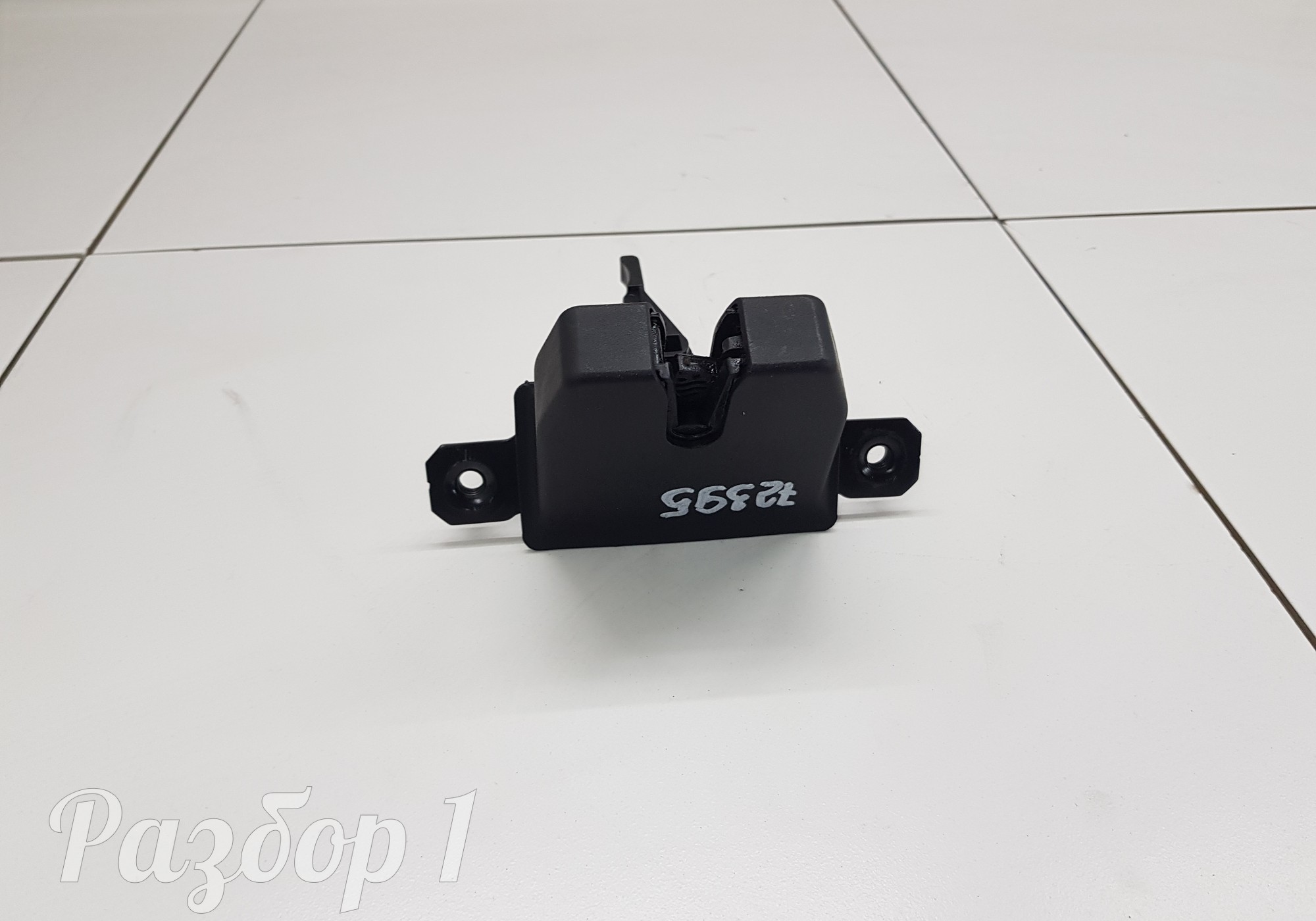 5068005600 Замок багажника для Geely Coolray (с 2020)