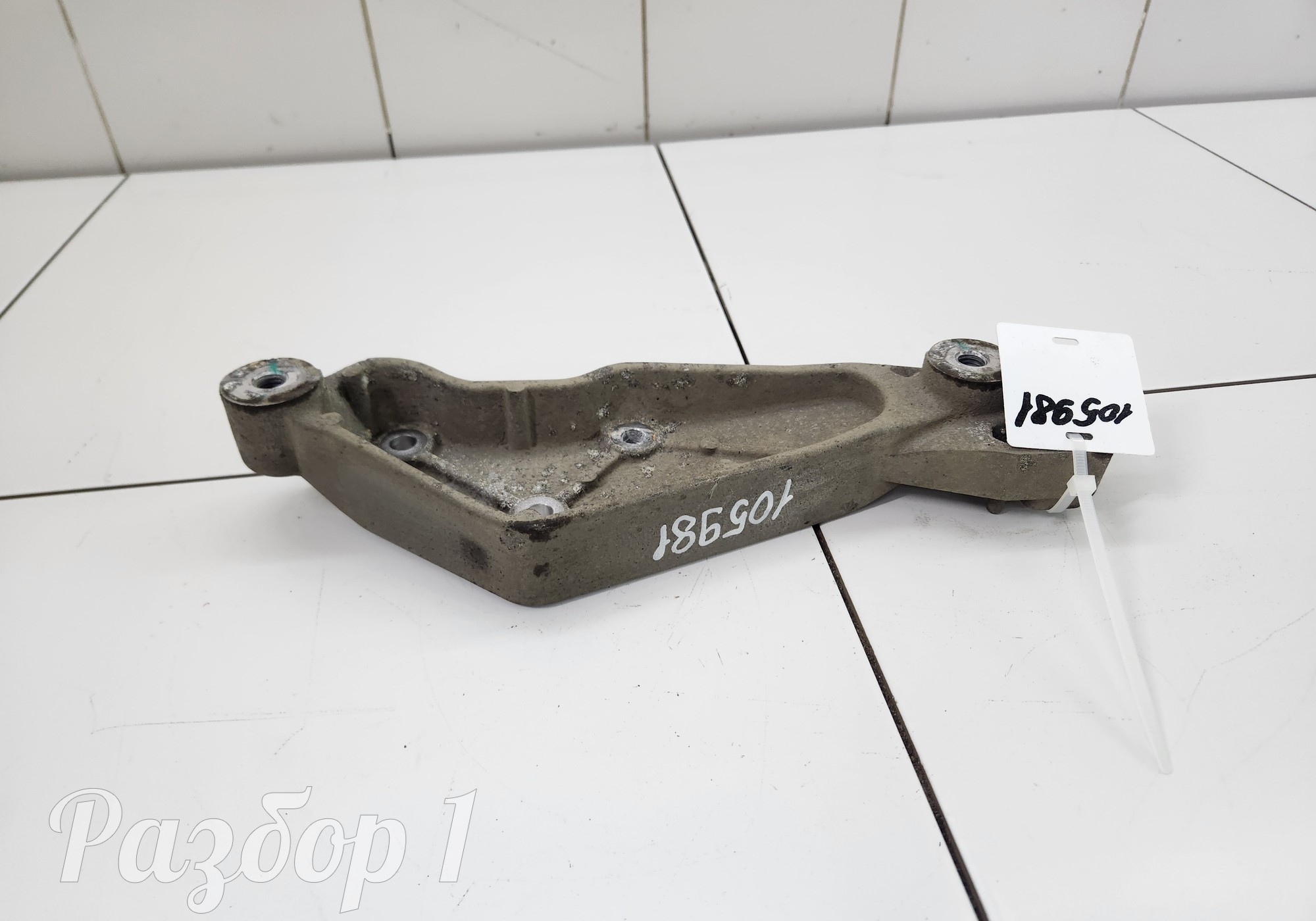 Кронштейн для Geely Tugella (с 2019)