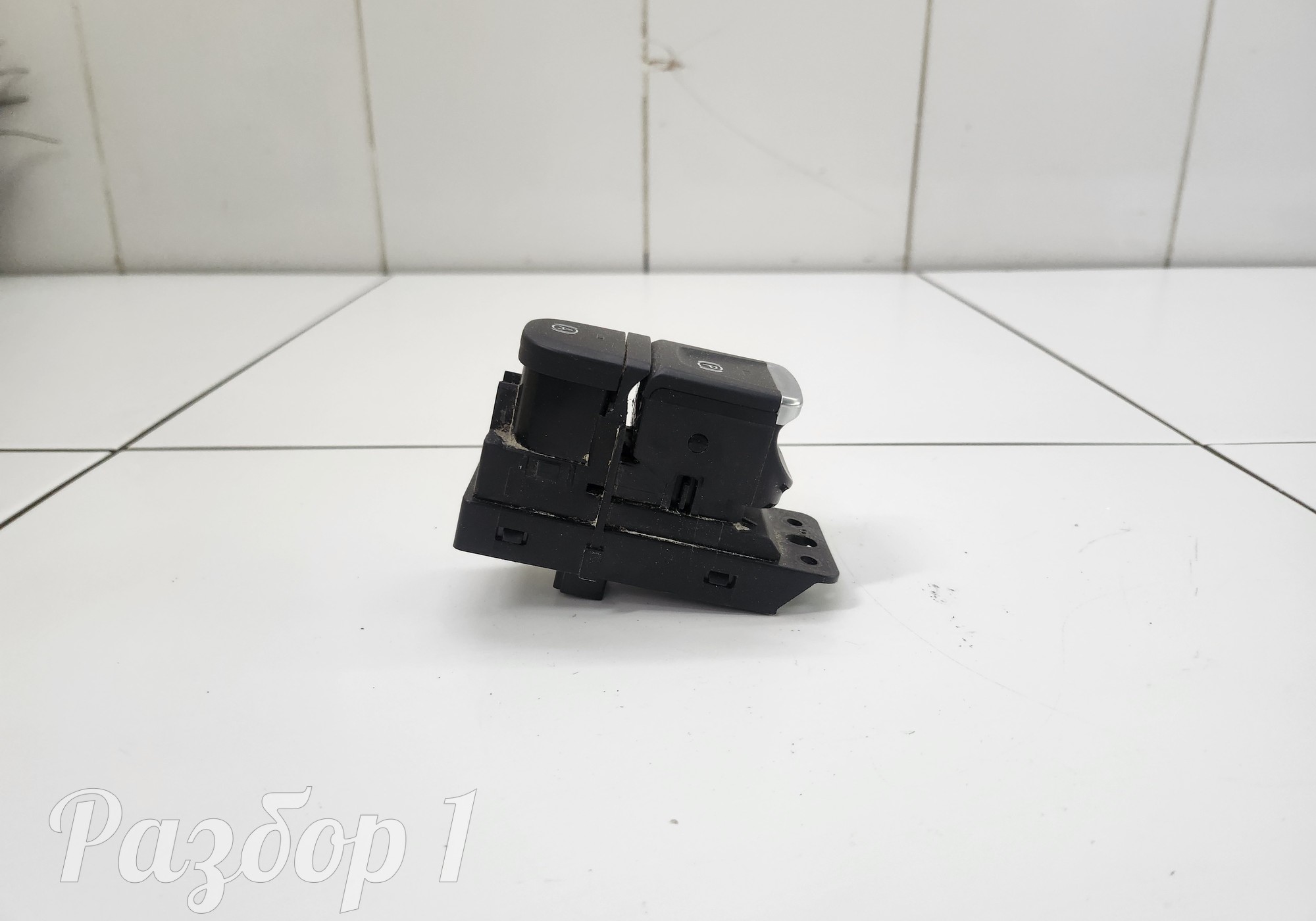 3750510P33A0 Кнопка фиксатора стояночного тормоза для Jac T9 (с 2023)