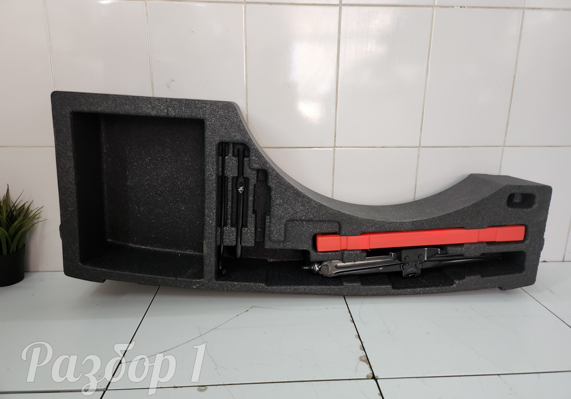 6600040640 Инструментальный ящик для Geely Tugella (с 2019)