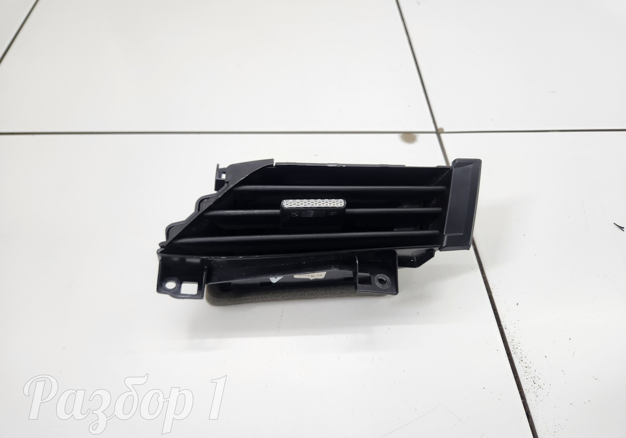 8104210BA01 Дефлектор воздушный для Faw Bestune B70 (с 2020)