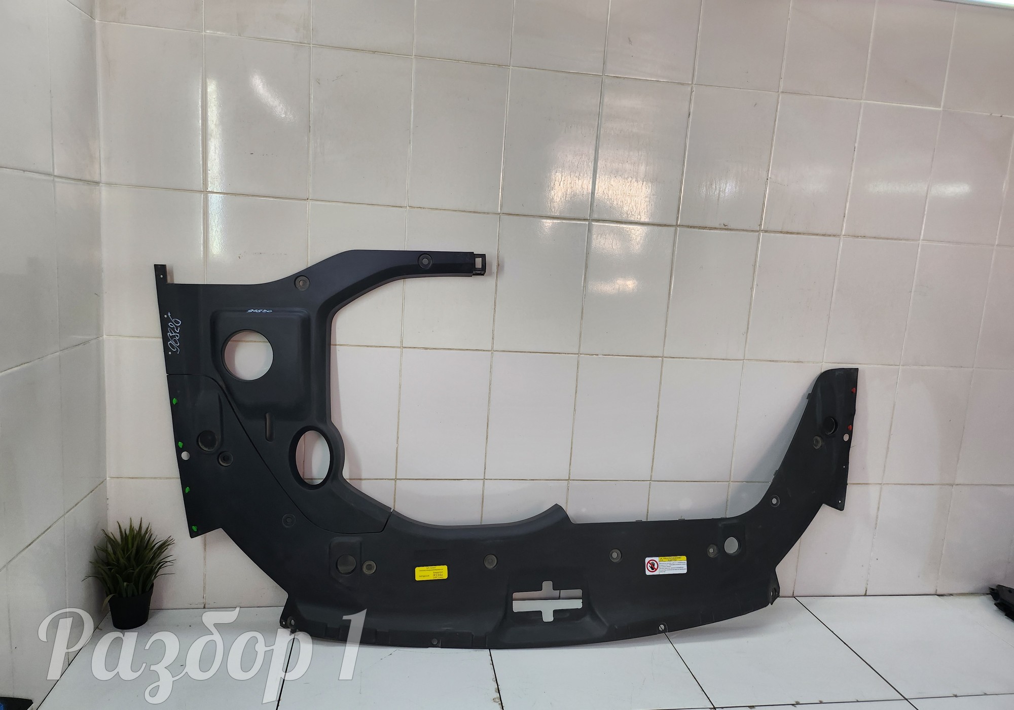 6600013735 Накладка моторного отсека (правая ) для Geely Atlas Pro (с 2021)