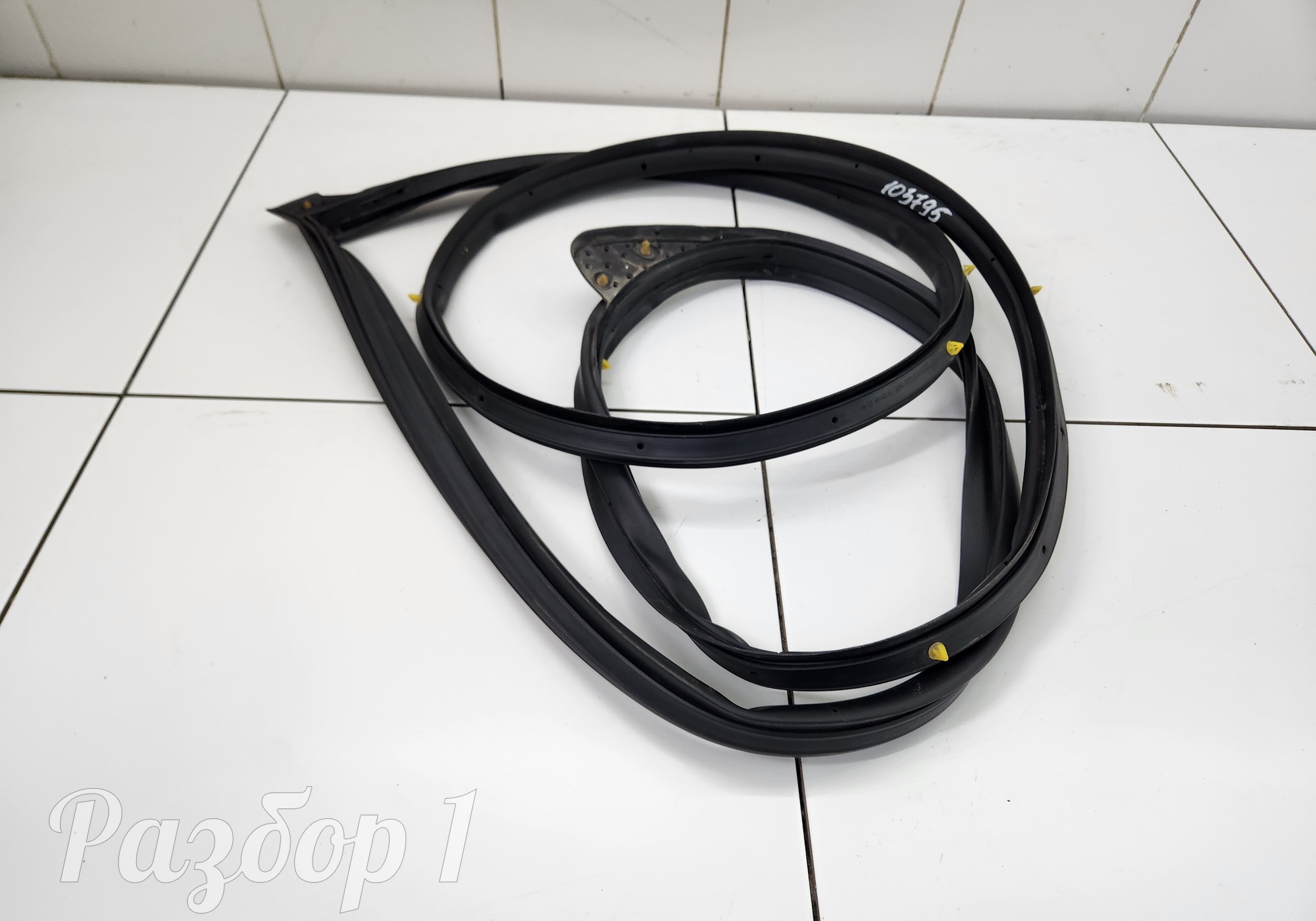 Уплотнитель передней левой двери для Geely Emgrand (SS11) (с 2021)