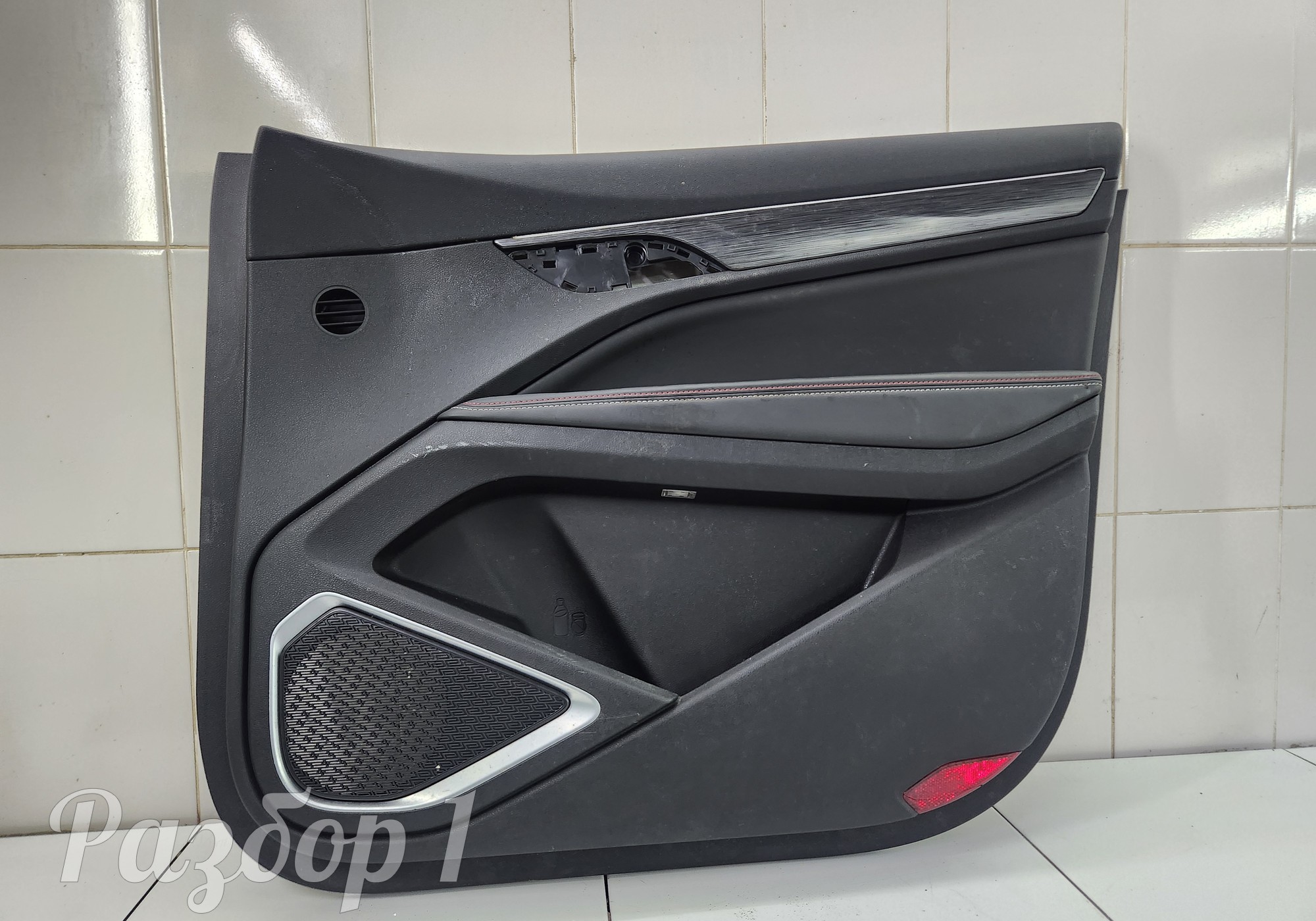 889084358742 Обшивка двери передняя правая для Geely Tugella (с 2019)