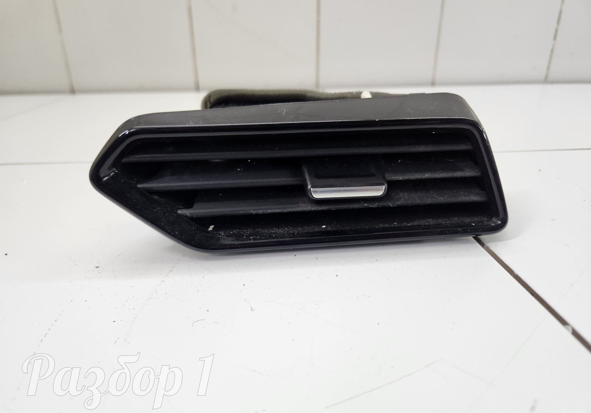 660001518 Дефлектор воздушный для Geely Tugella (с 2019)