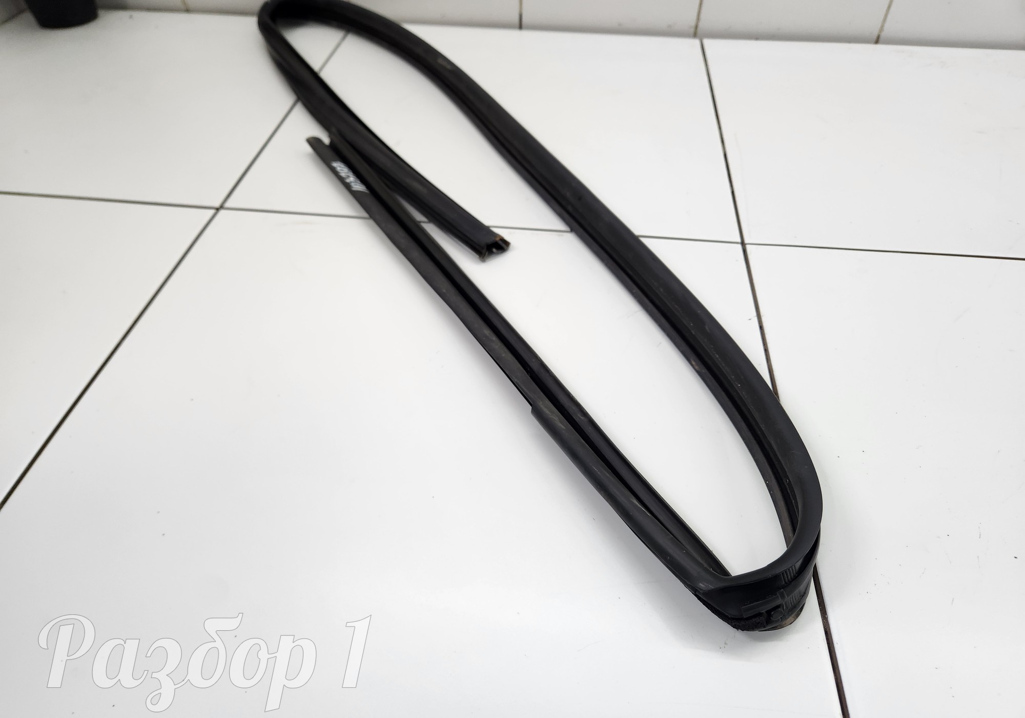 8889519925 Уплотнитель стекла передней левой двери для Geely Emgrand (SS11) (с 2021)