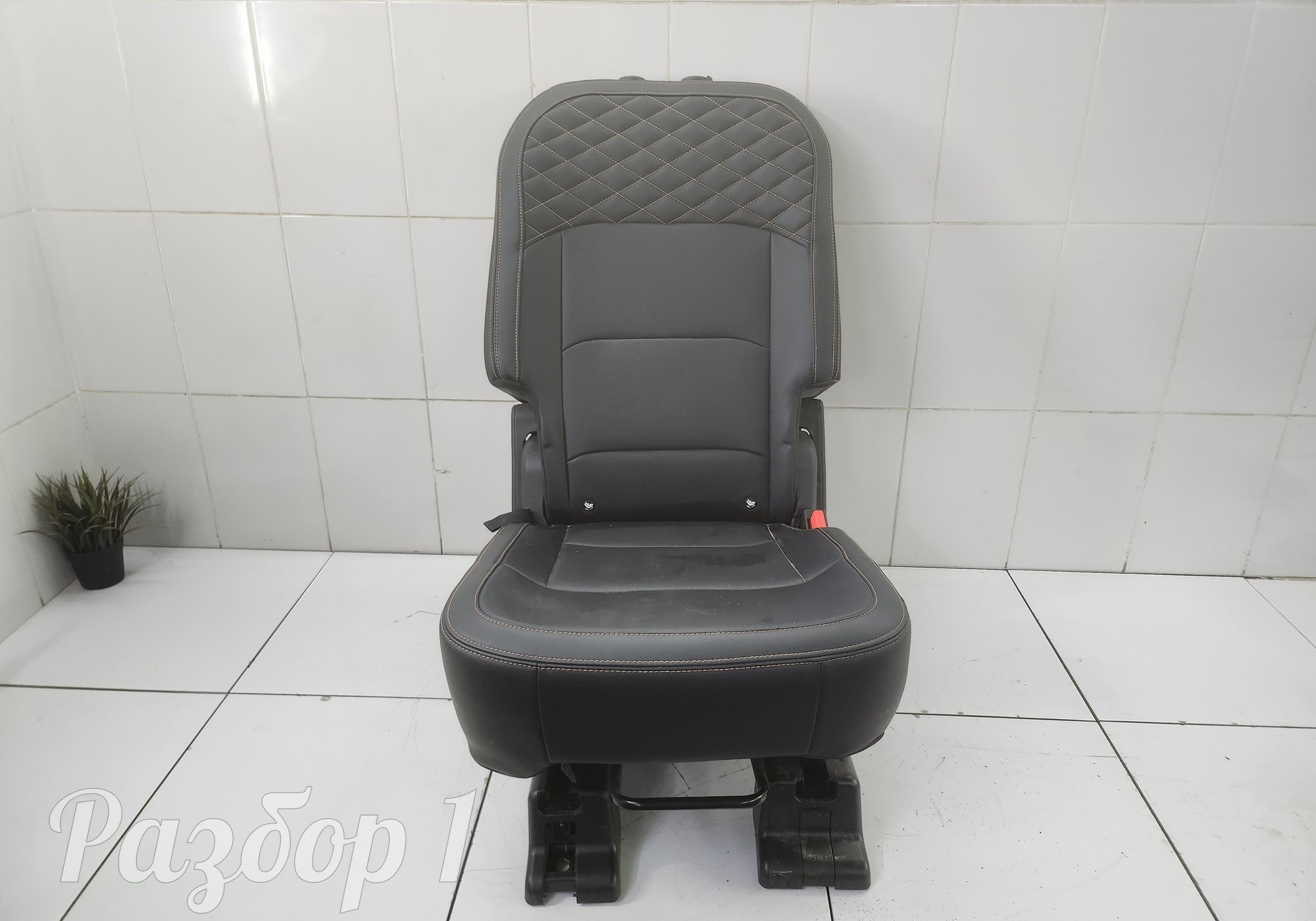 Сиденье заднее правое для Geely Okavango (с 2020)