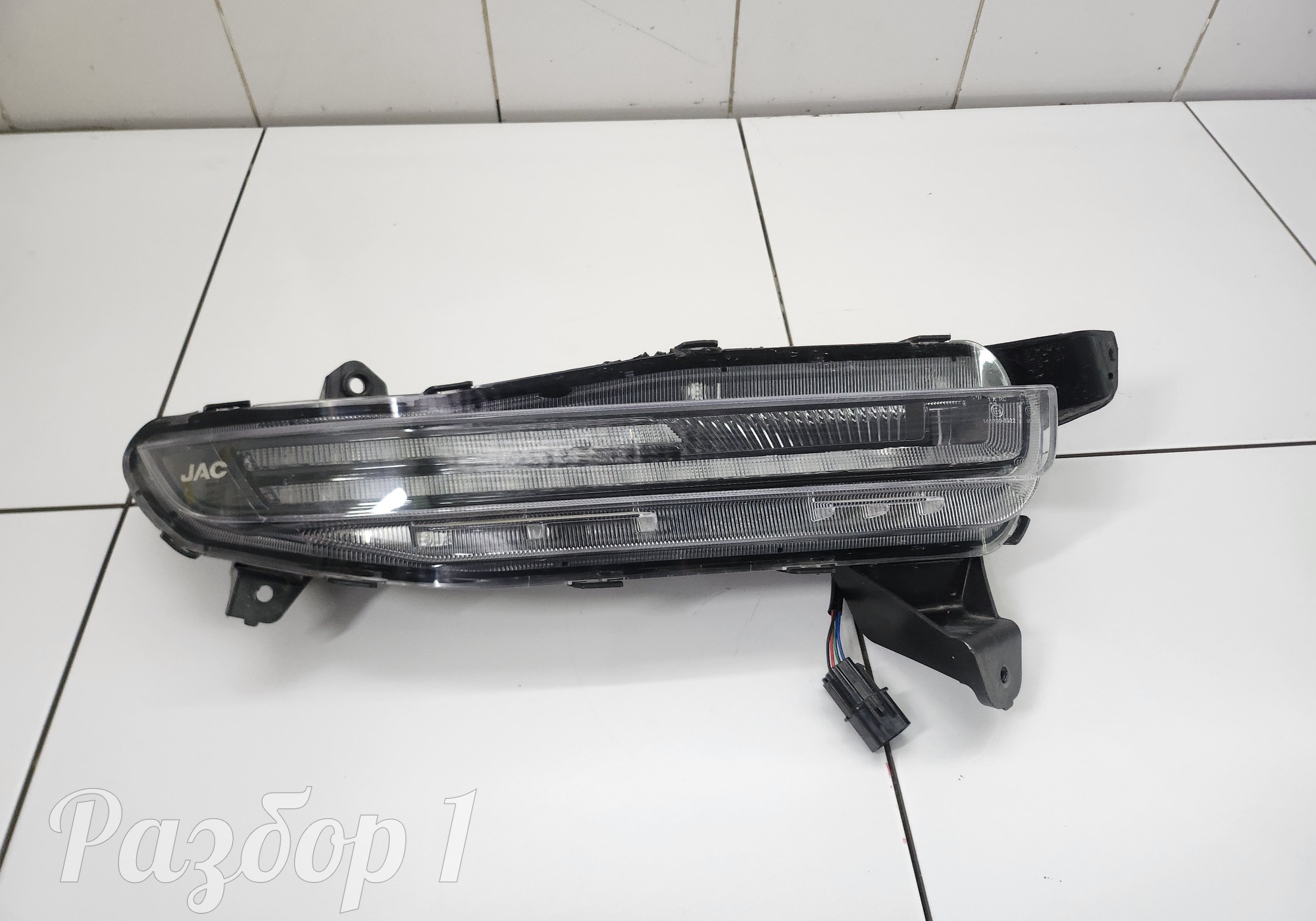 4121400P33Z1 Дневной ходовой огонь правый для Jac T9 (с 2023)