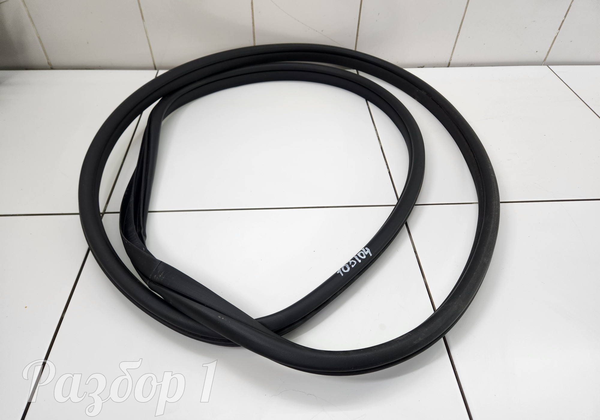 Уплотнитель проема передней левой двери для Geely Emgrand (SS11) (с 2021)