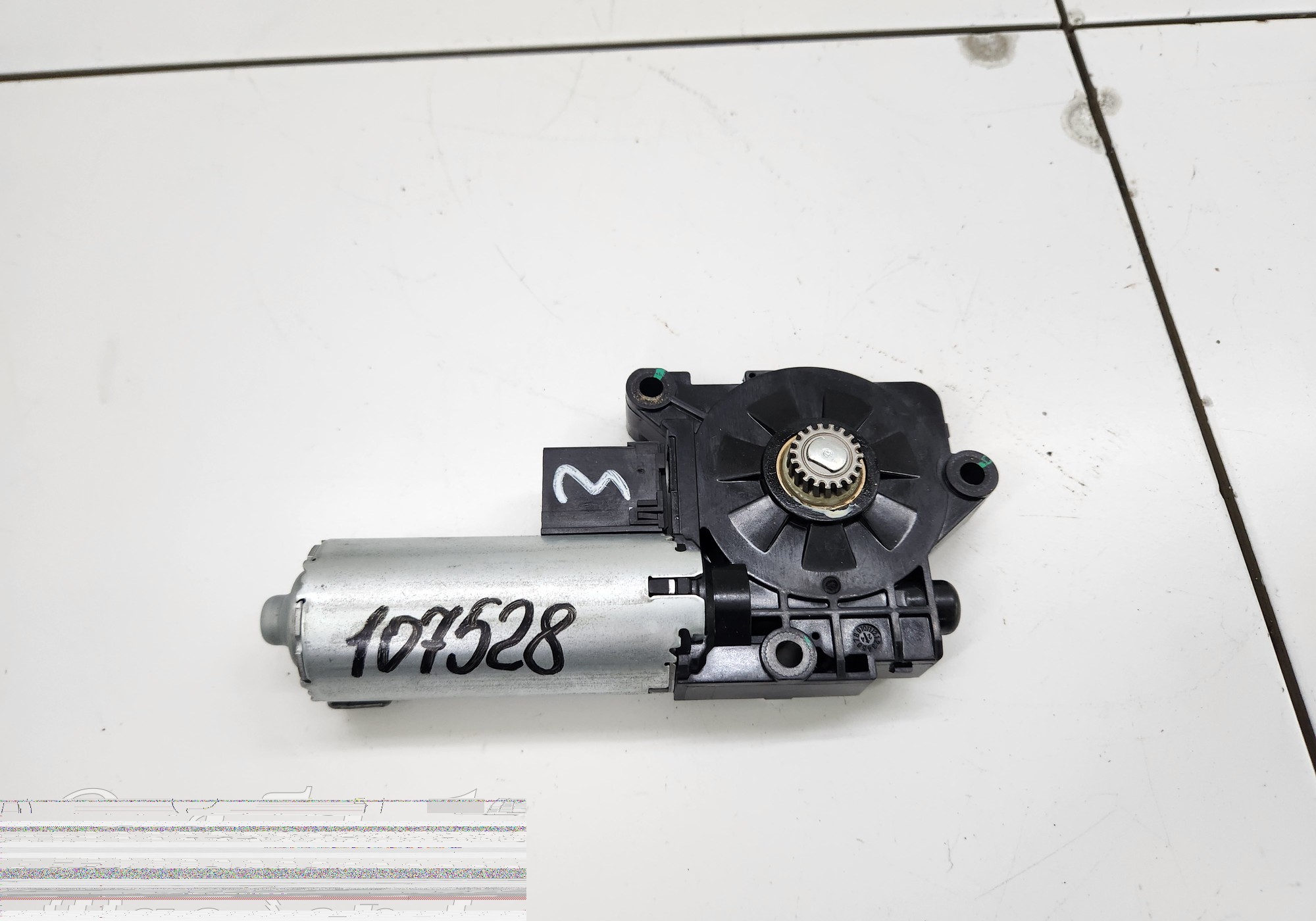 50008372001 Моторчик люка задний для Jaecoo J8 (с 2024)