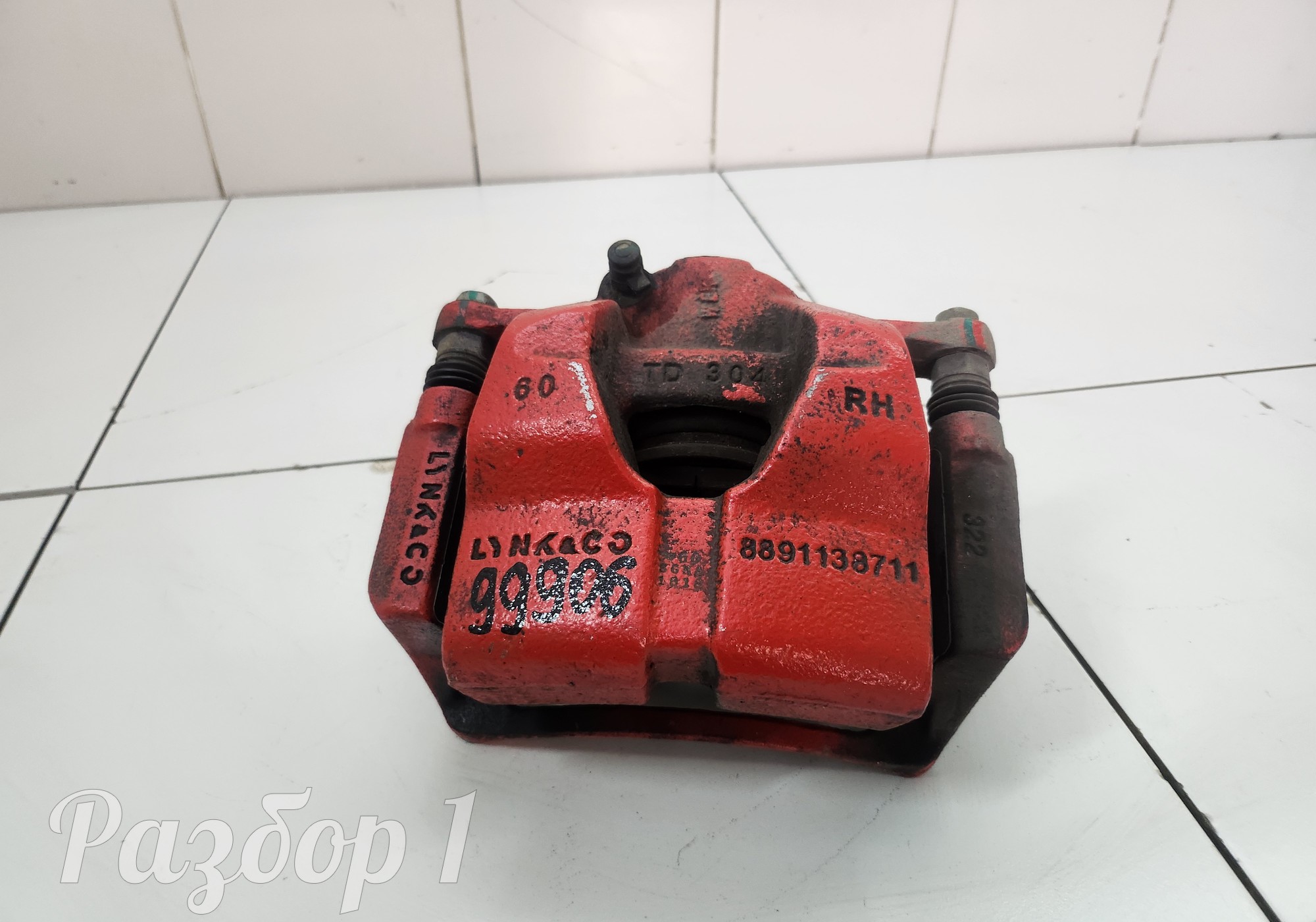 8891138711 Суппорт передний правый для Geely Tugella (с 2019)