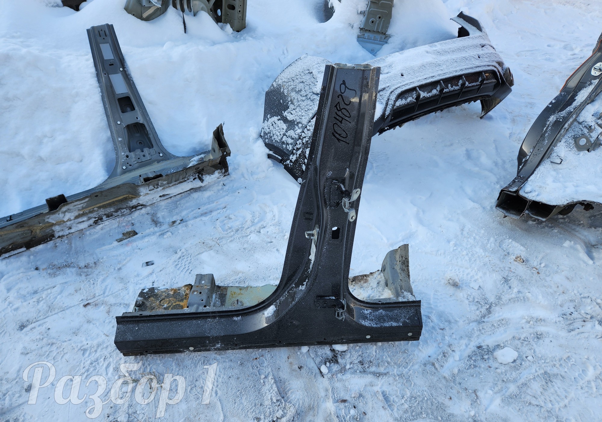 Порог с центральной стойкой левый для Geely Coolray (с 2020)