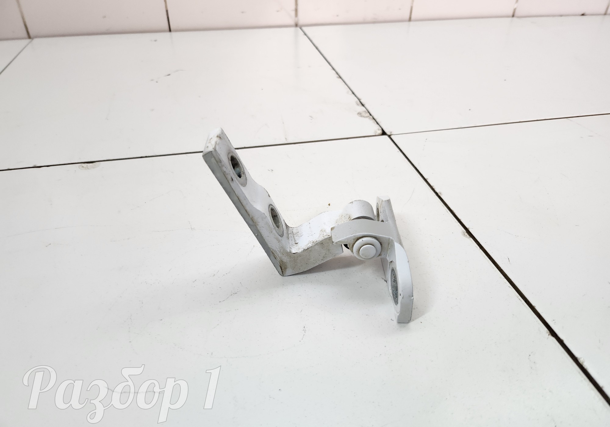 8889757002 Петля двери передняя правая верхняя для Geely Monjaro (с 2021)