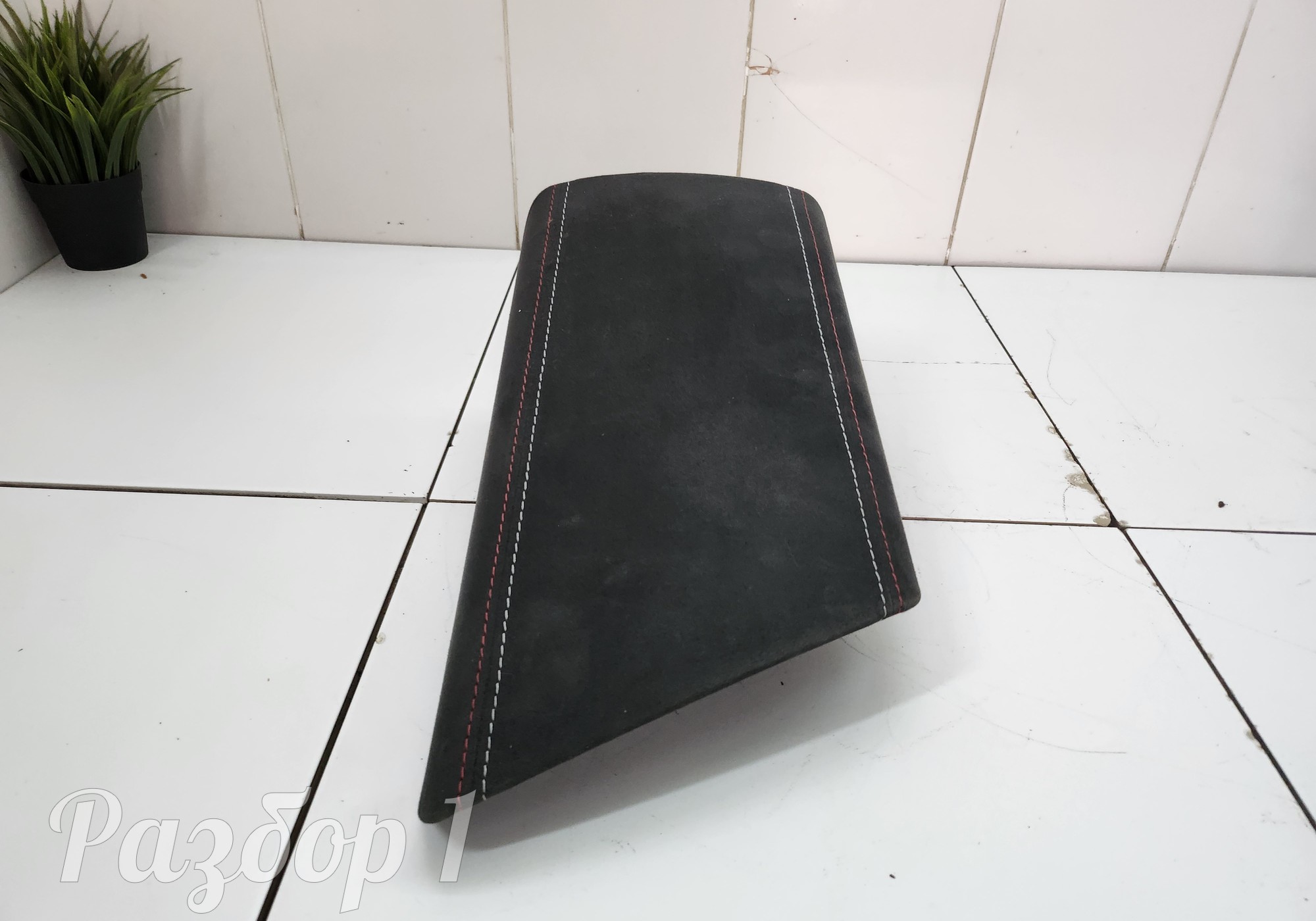 6600040536 Подлокотник для Geely Tugella (с 2019)