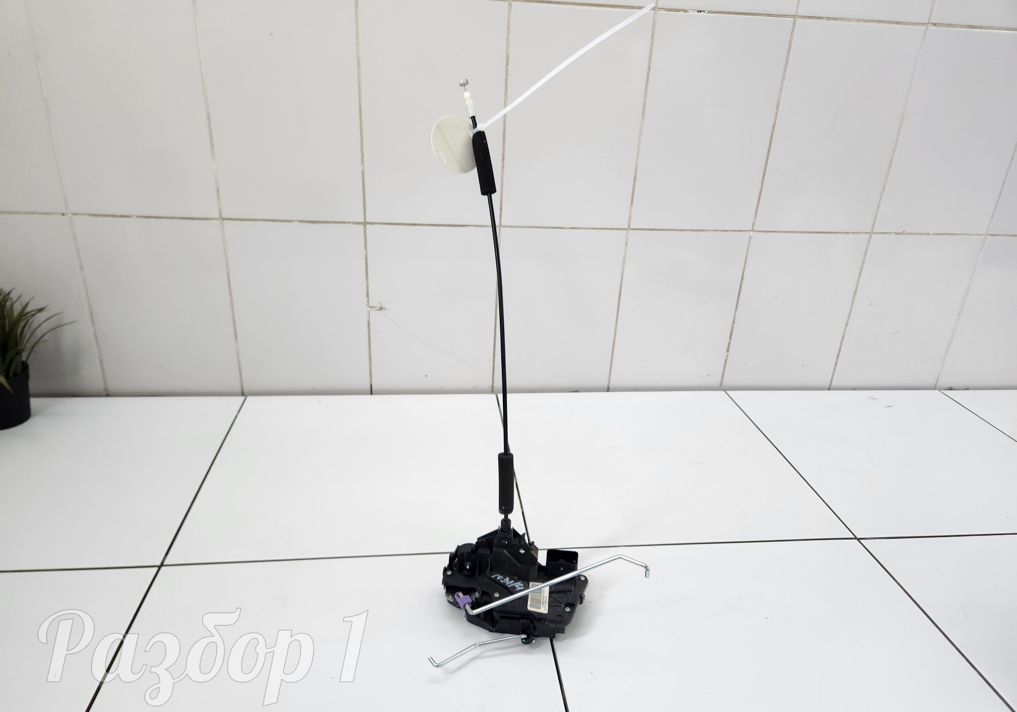 8889642833 Замок передней левой двери для Geely Emgrand (SS11) (с 2021)