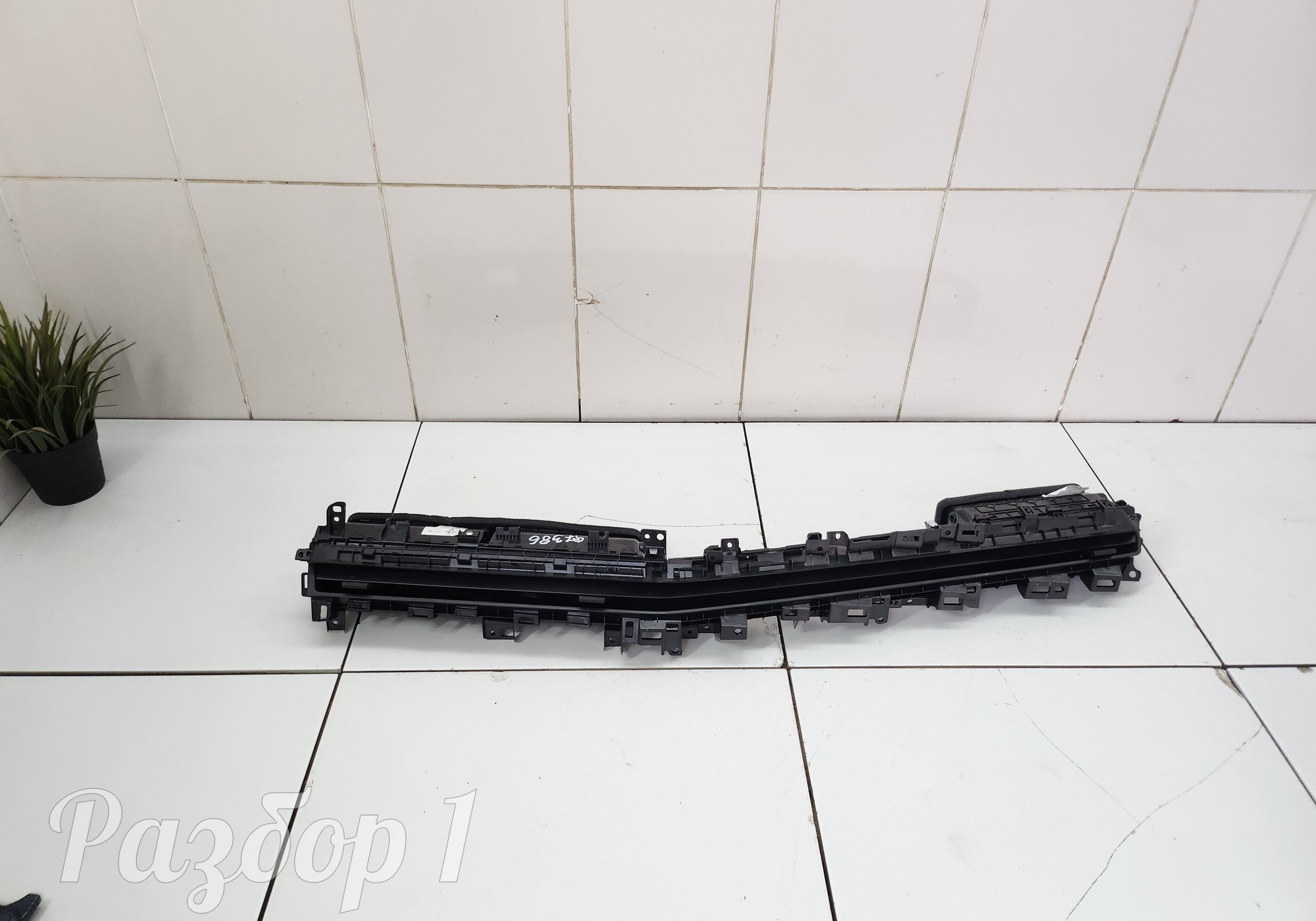 5306200DE01 Дефлектор воздушный для Changan UNI-V (с 2022)