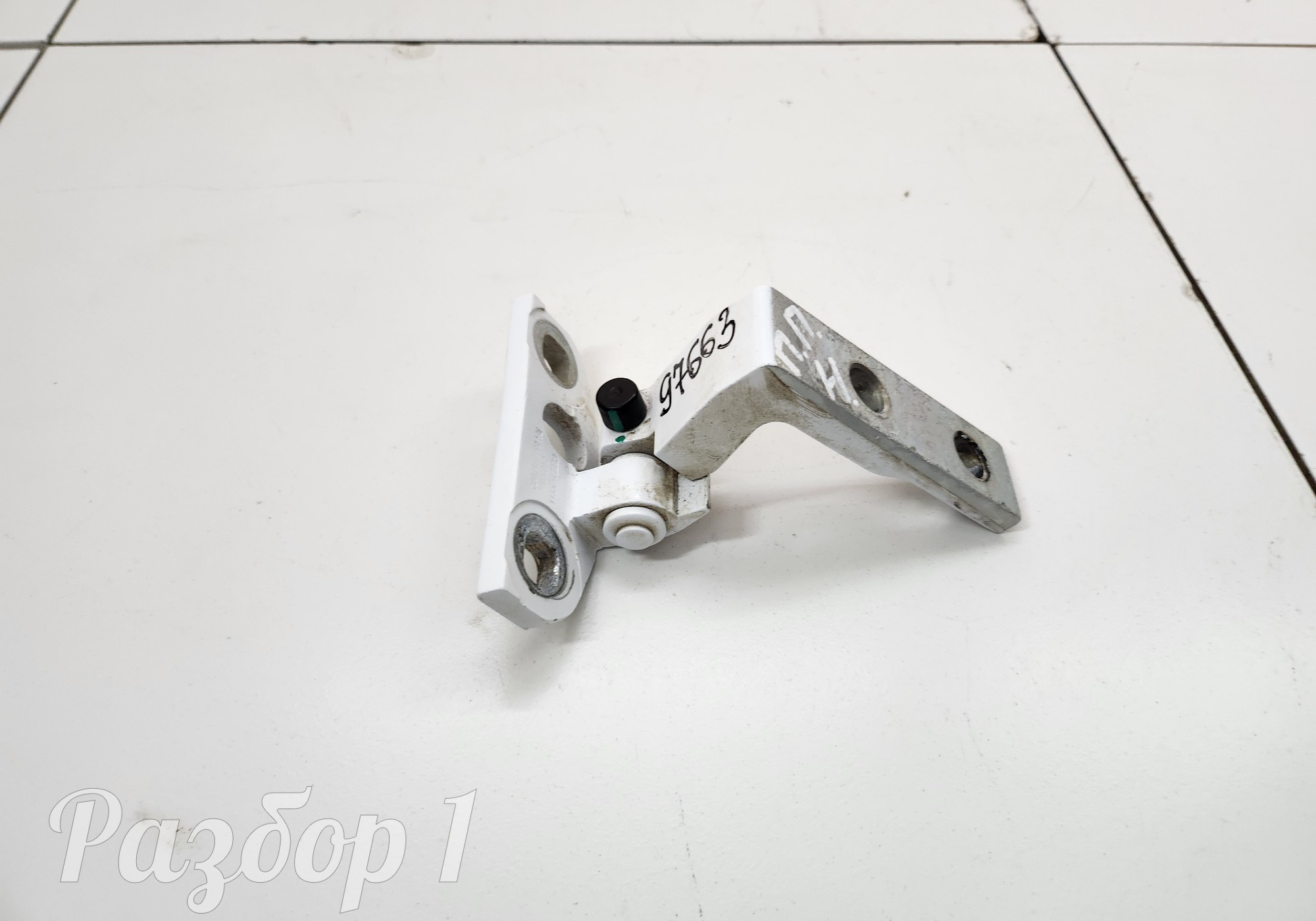 8889757092 Петля двери передняя правая низ для Geely Monjaro (с 2021)
