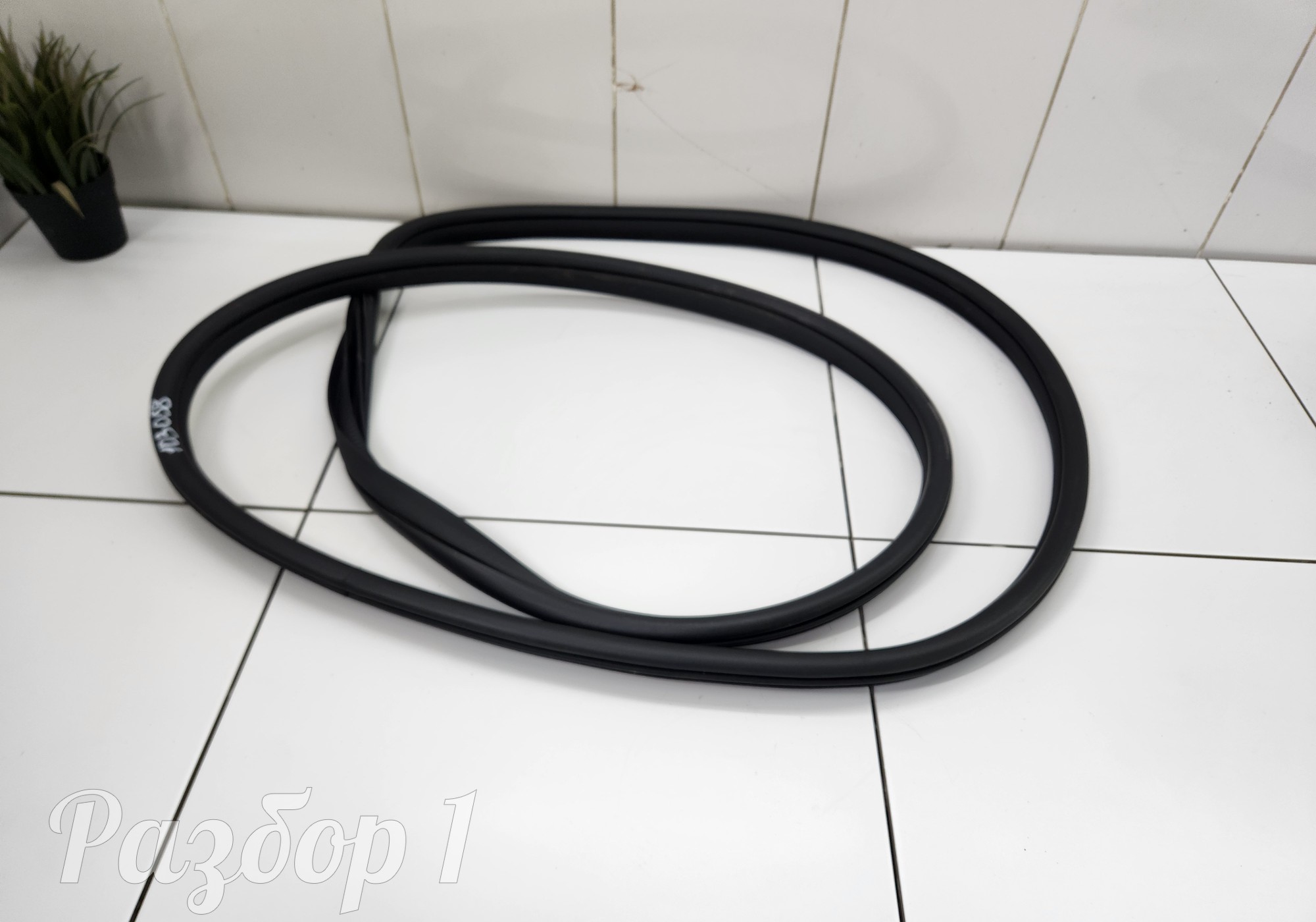 Уплотнитель проема передней правой двери для Geely Emgrand (SS11) (с 2021)