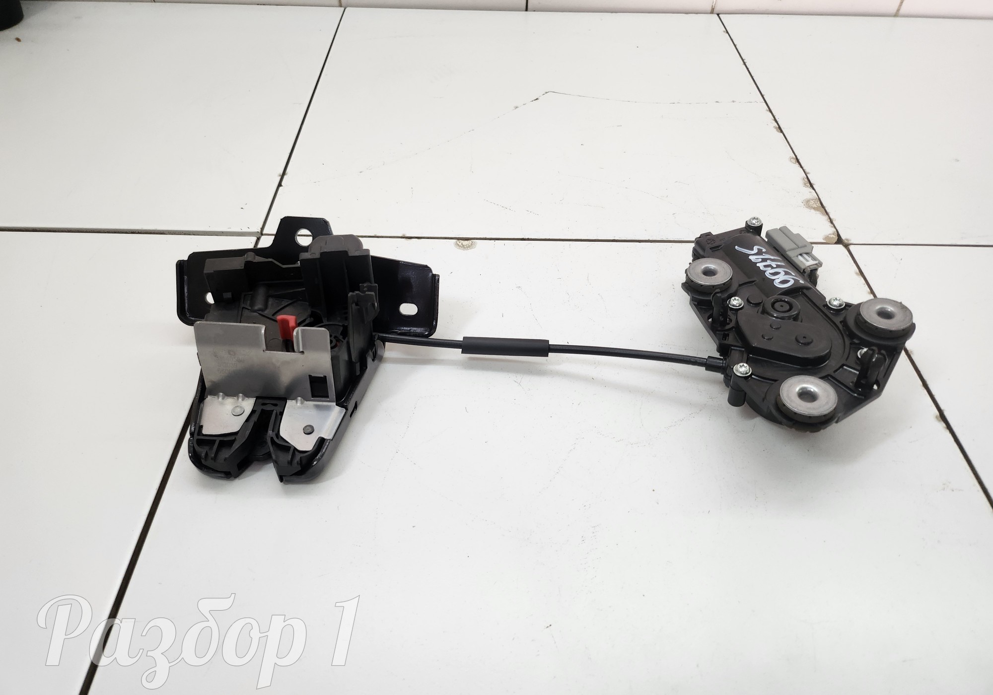 5062027300 Замок багажника для Geely Tugella (с 2019)