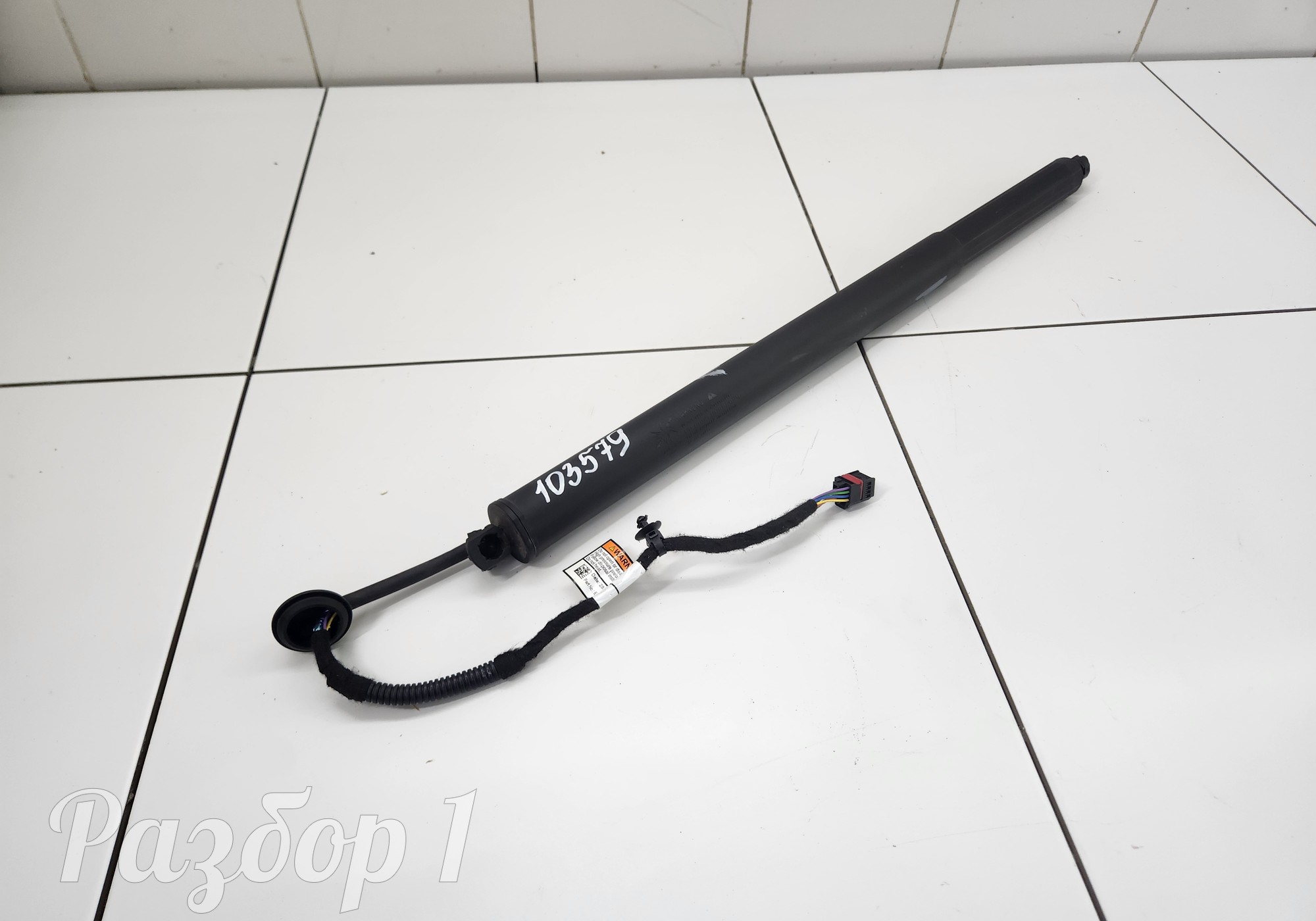 6600004346 Амортизатор багажника левый для Geely Tugella (с 2019)