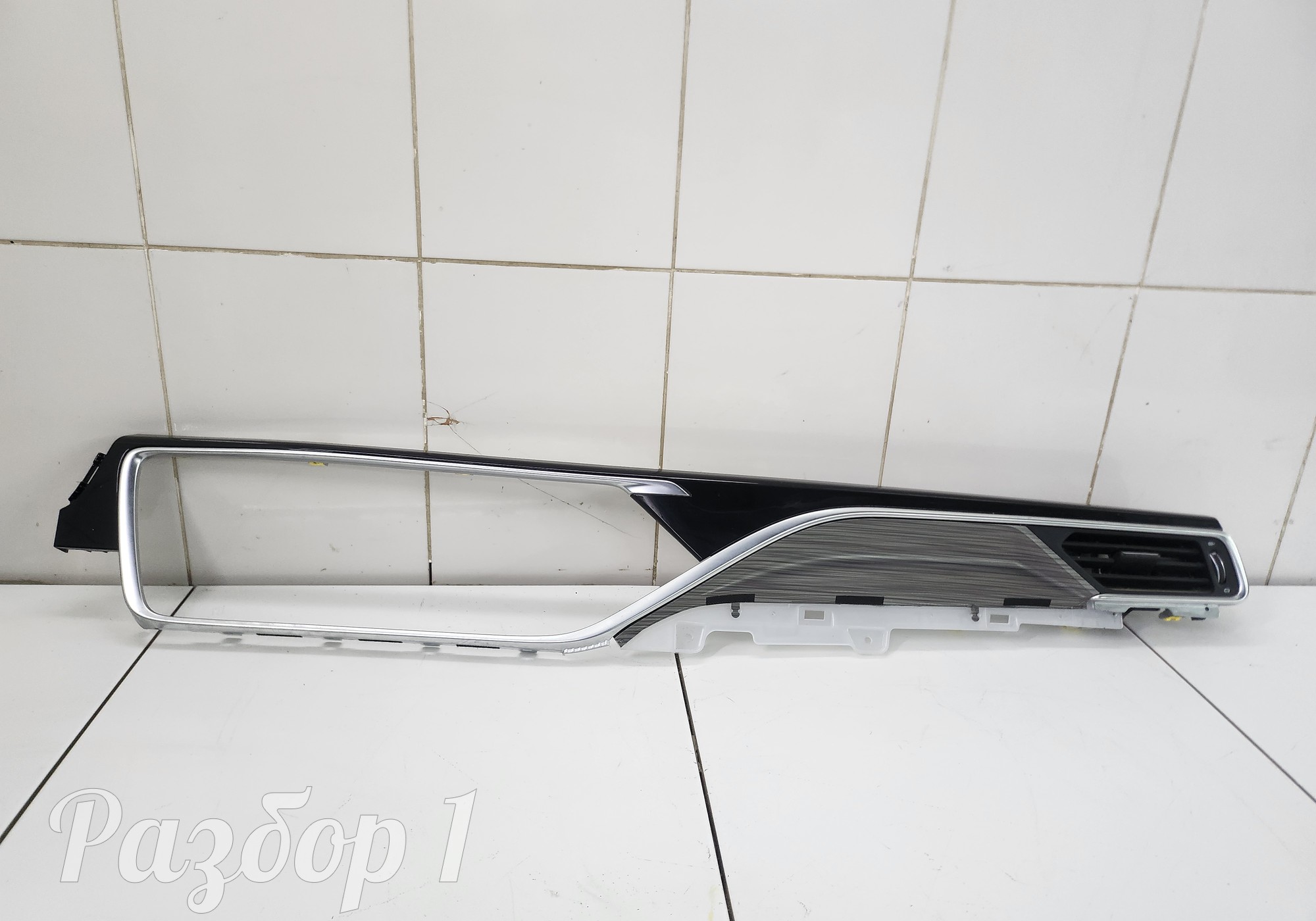 6600132211 Накладка на торпеду для Geely Atlas Pro (с 2021)