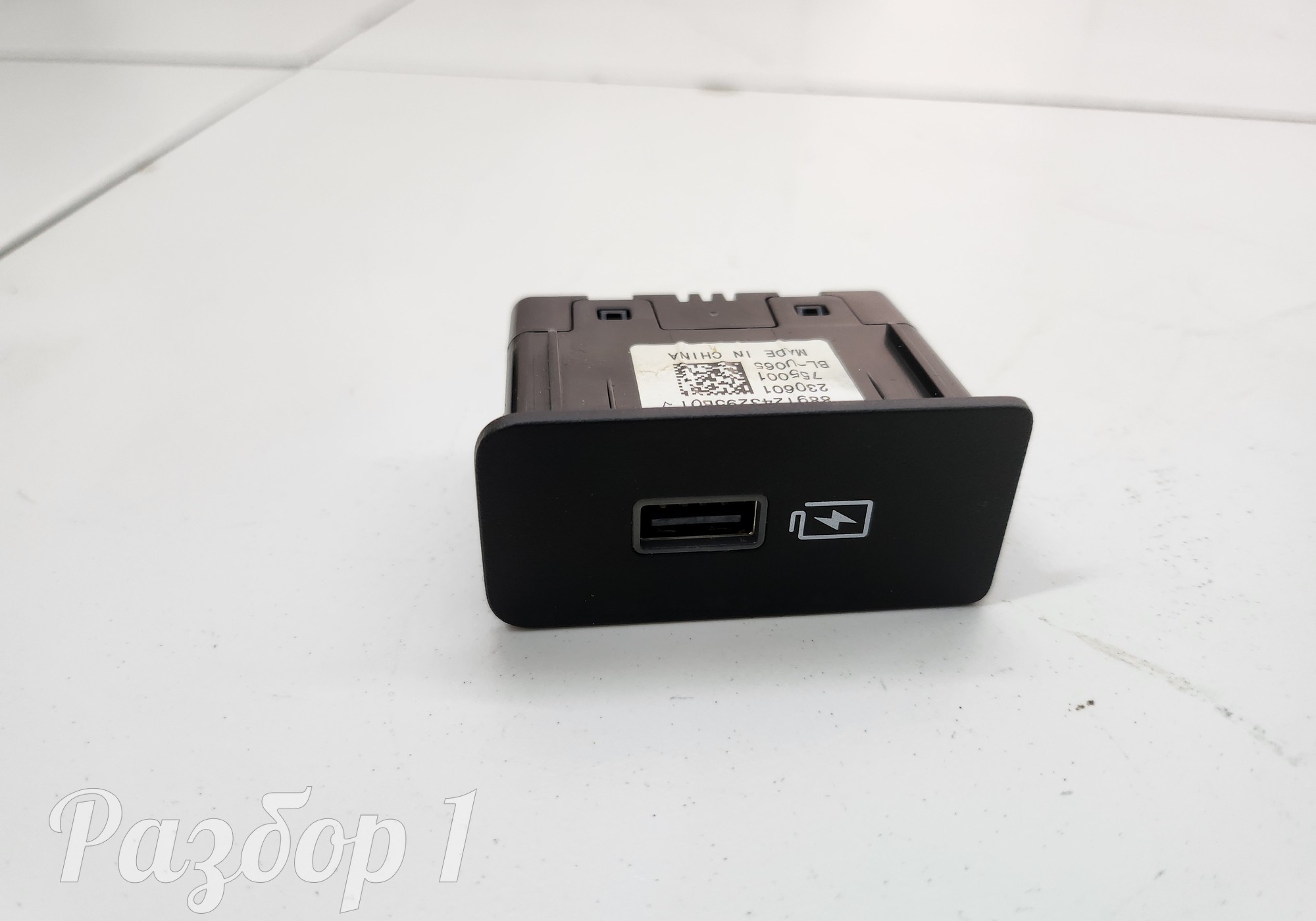 8891243295B01 Разъем usb для Geely Tugella (с 2019)