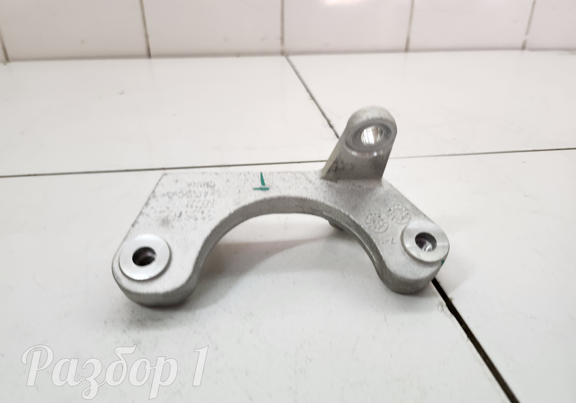 31367666 Кронштейн правого привода для Geely Atlas Pro (с 2021)