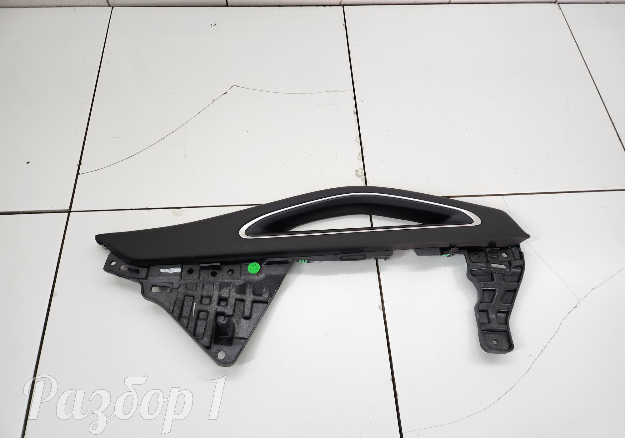 889059864635 Накладка центральной консоли правая для Geely Monjaro (с 2021)