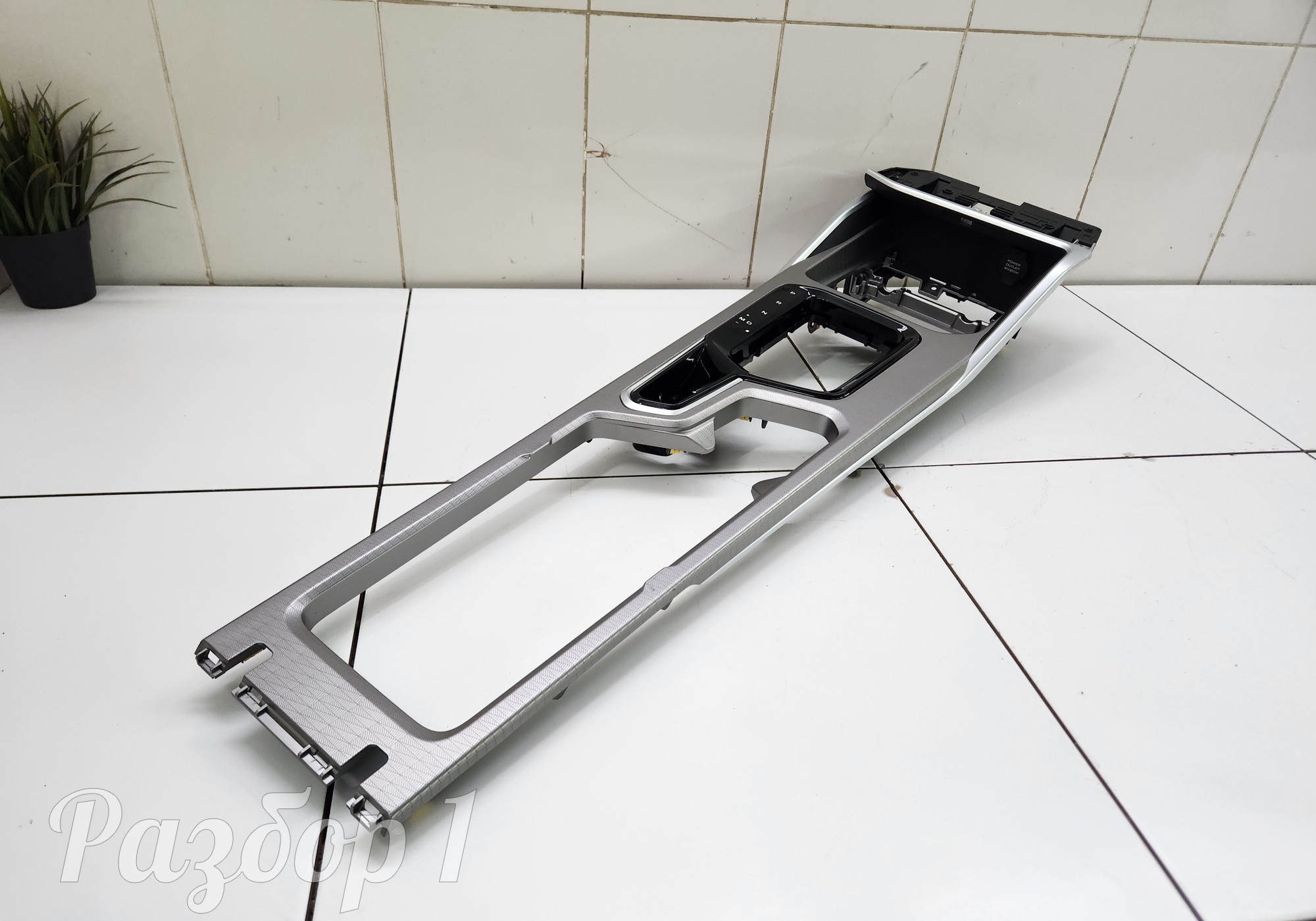 8890740718 Накладка центральной консоли для Geely Emgrand (SS11) (с 2021)
