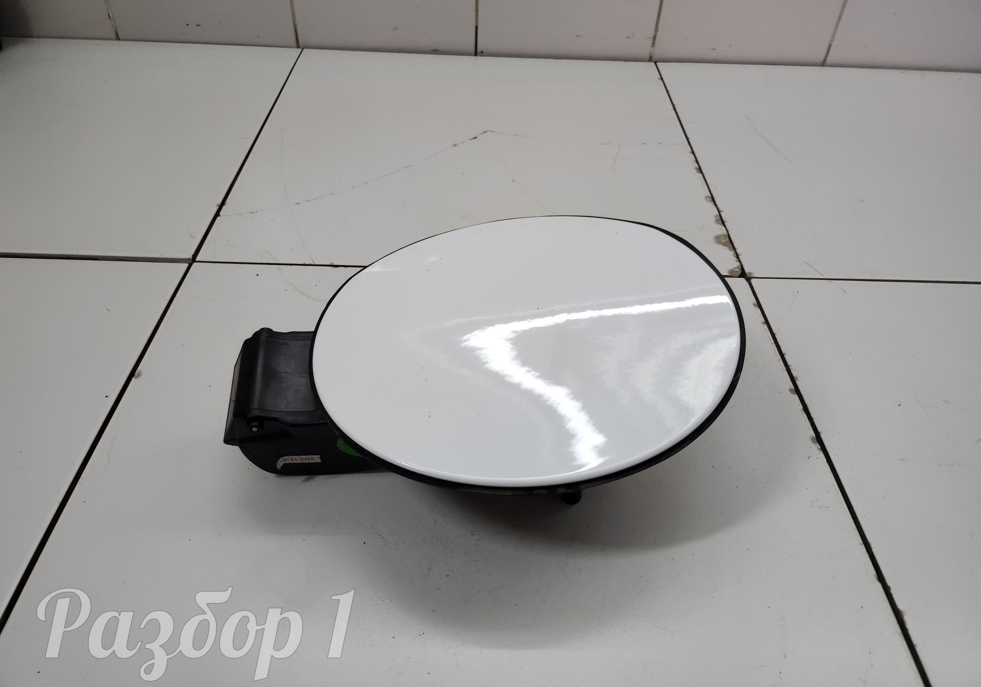 01237046 Лючок бензобака для Geely Atlas Pro (с 2021)