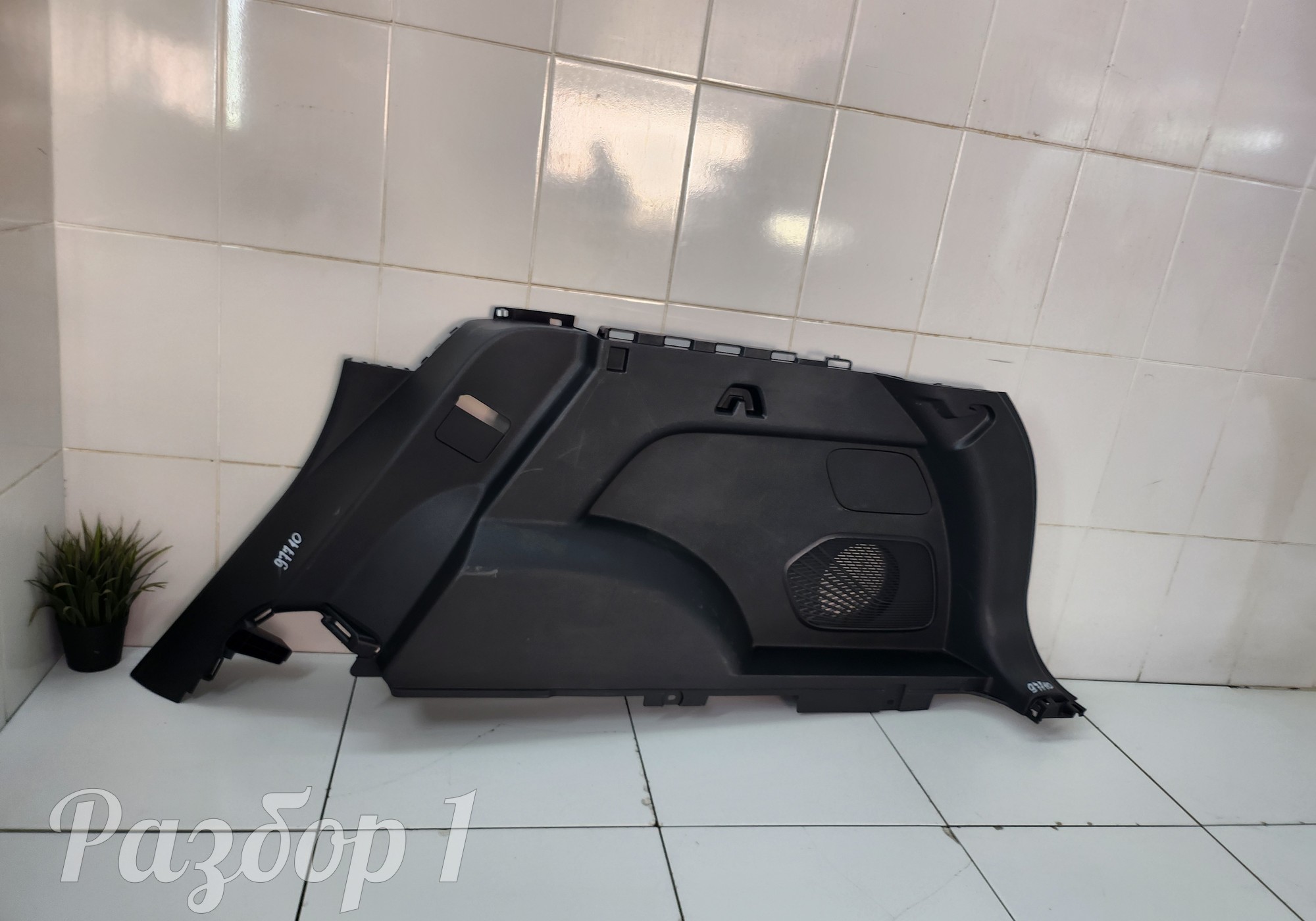 8889286169B01 Обшивка багажника правая для Geely Monjaro (с 2021)