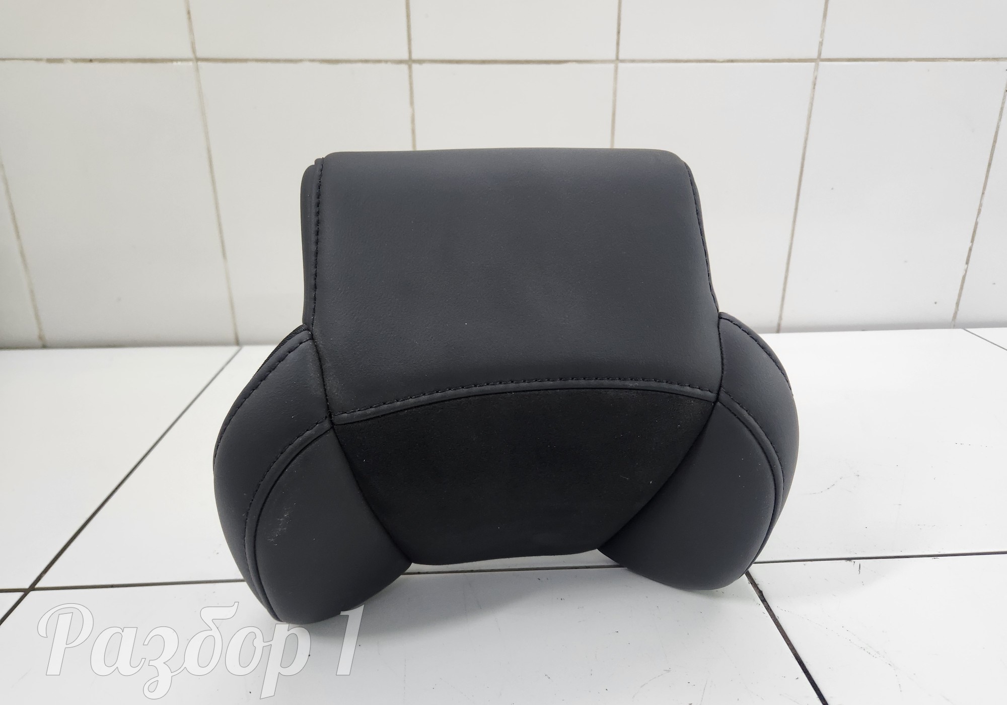 Подголовник заднего сиденья правый для Geely Tugella (с 2019)