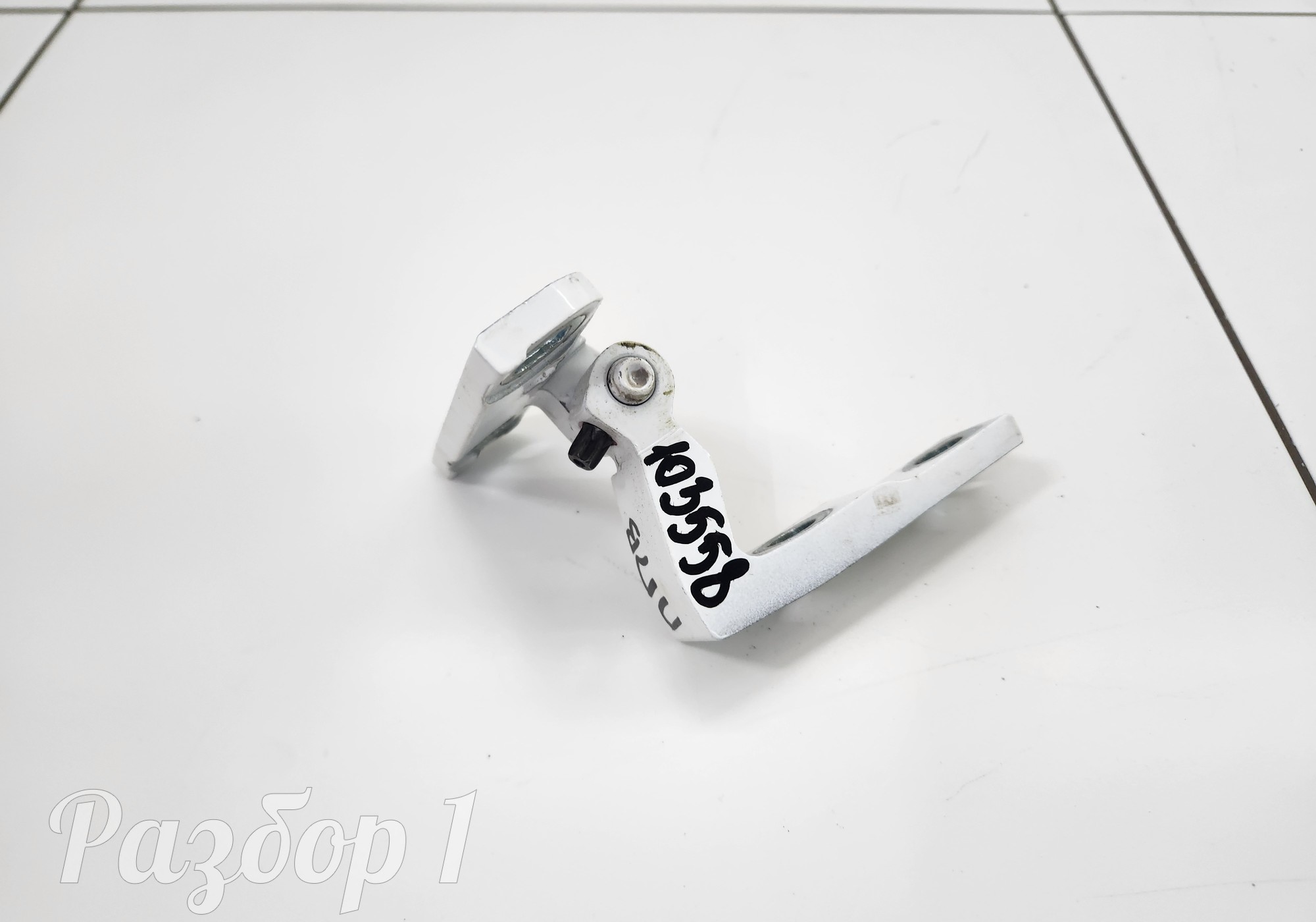 8888076443 Петля двери передняя правая верхняя для Geely Tugella (с 2019)