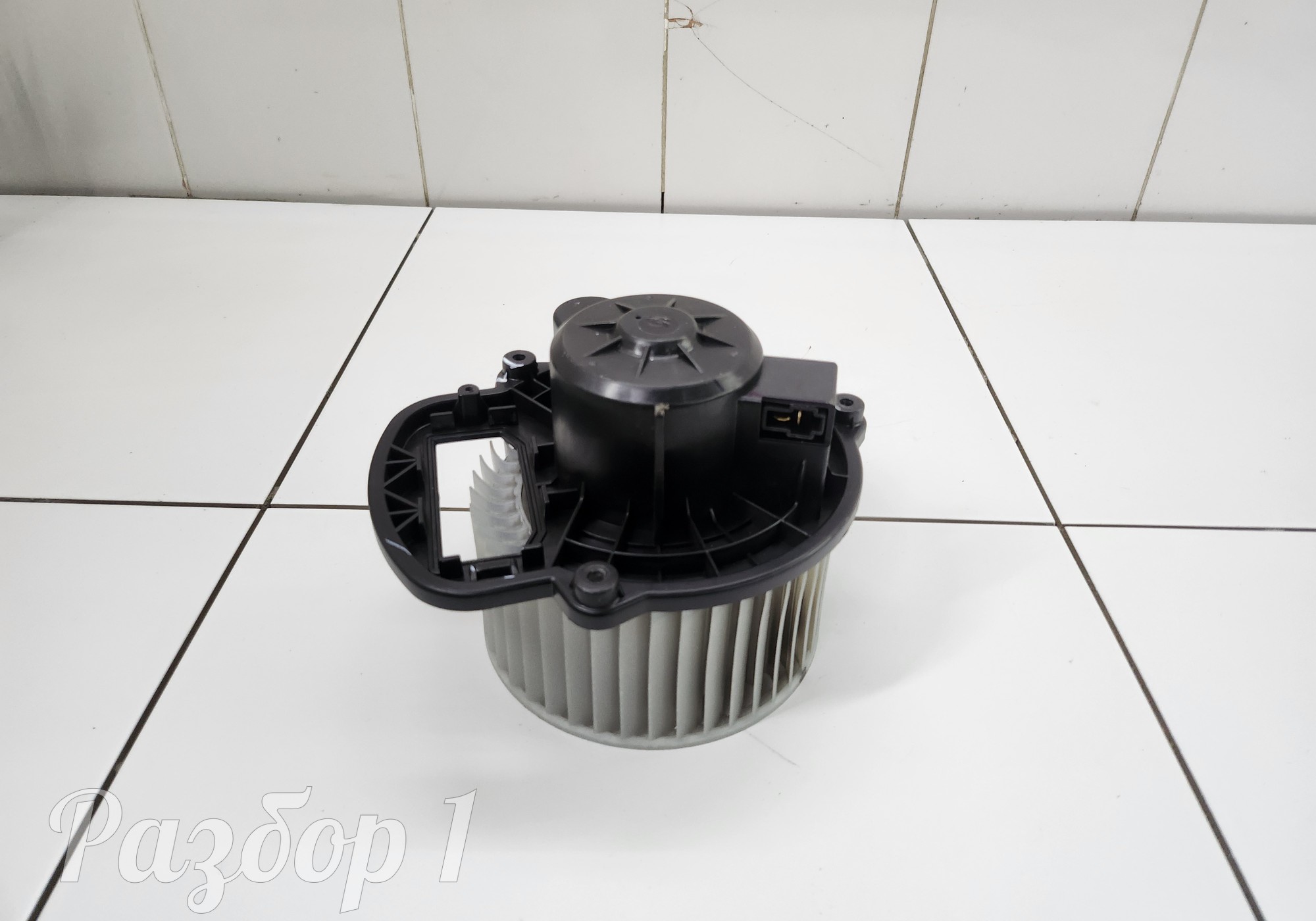 C15004021 Моторчик отопителя для Geely Tugella (с 2019)