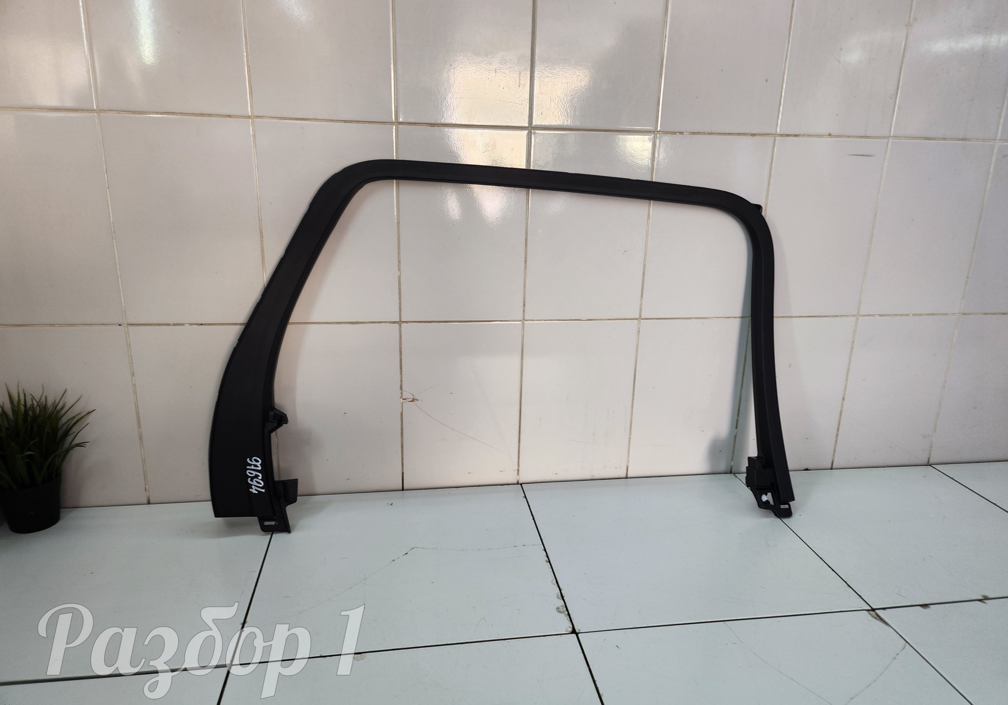 8889668445 Накладка задней левой двери для Geely Monjaro (с 2021)